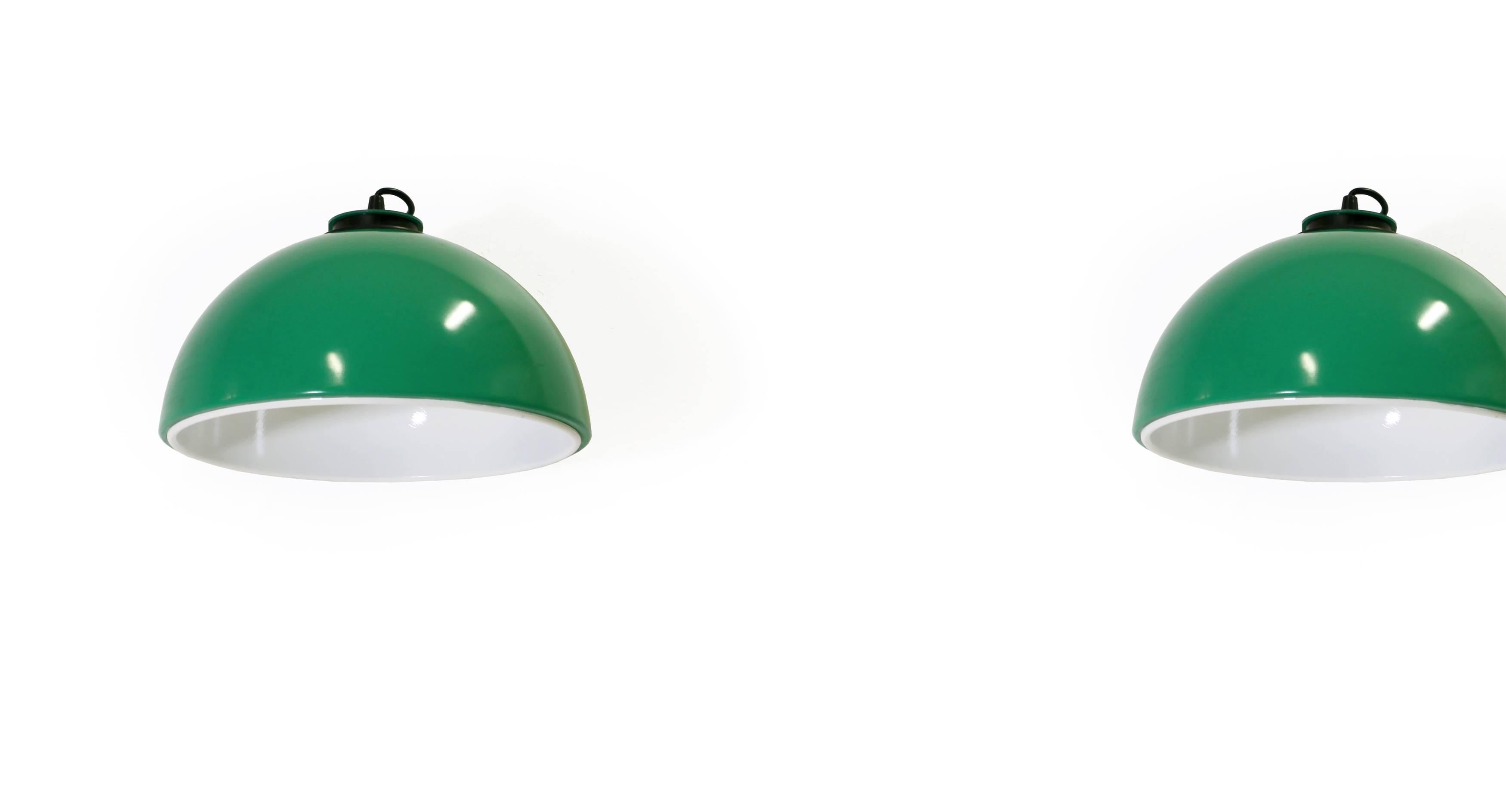 Refreshing and decorative wall lights in painted aluminum. Designed and made by Dalca from circa 1970s first half. Both lamps are fully working and in very good vintage condition. Each lamp is fitted with one E27 bulb (works in the US), with a max
