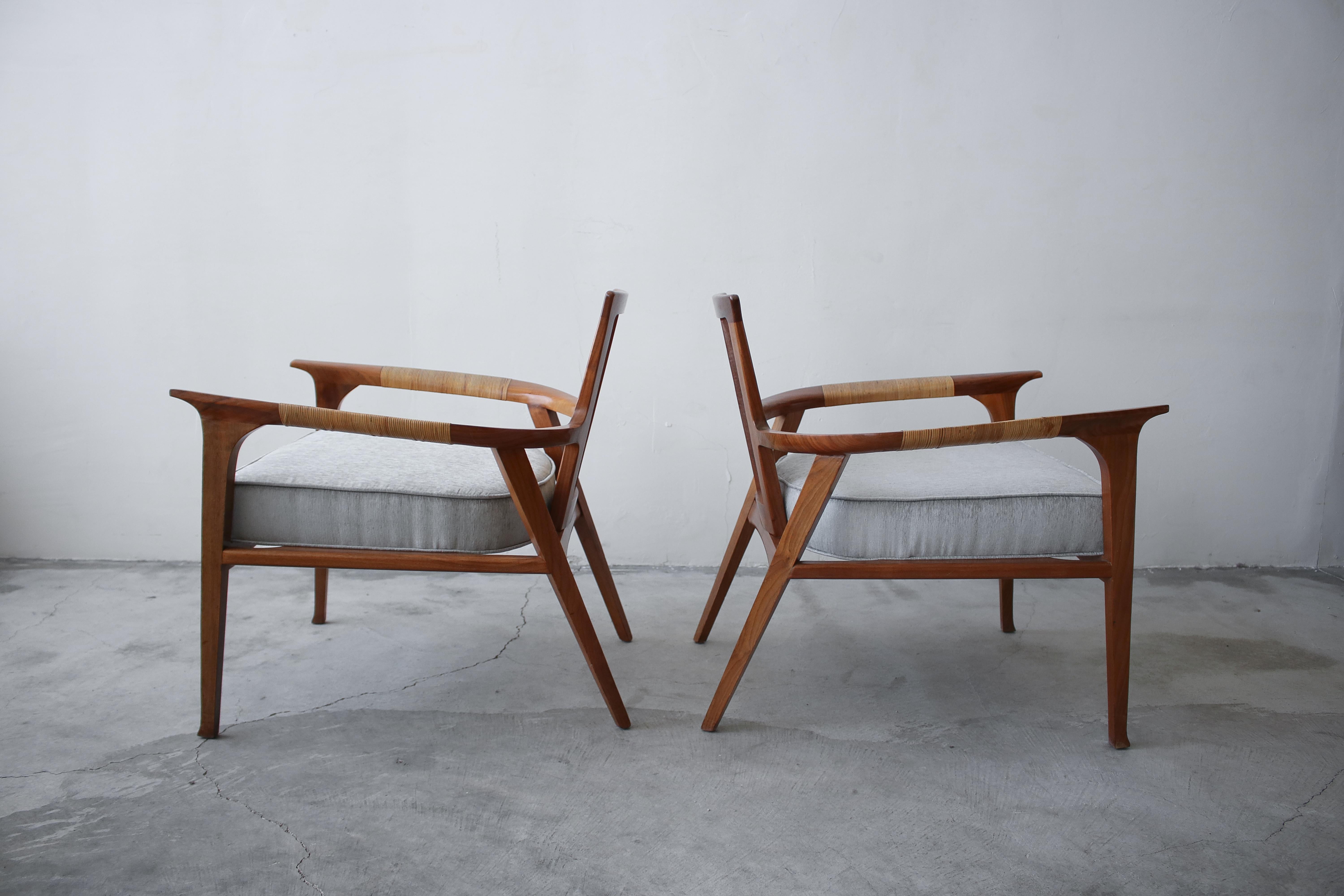 Pair of Midcentury Walnut and Cane Lounge Chairs by William Hinn 3