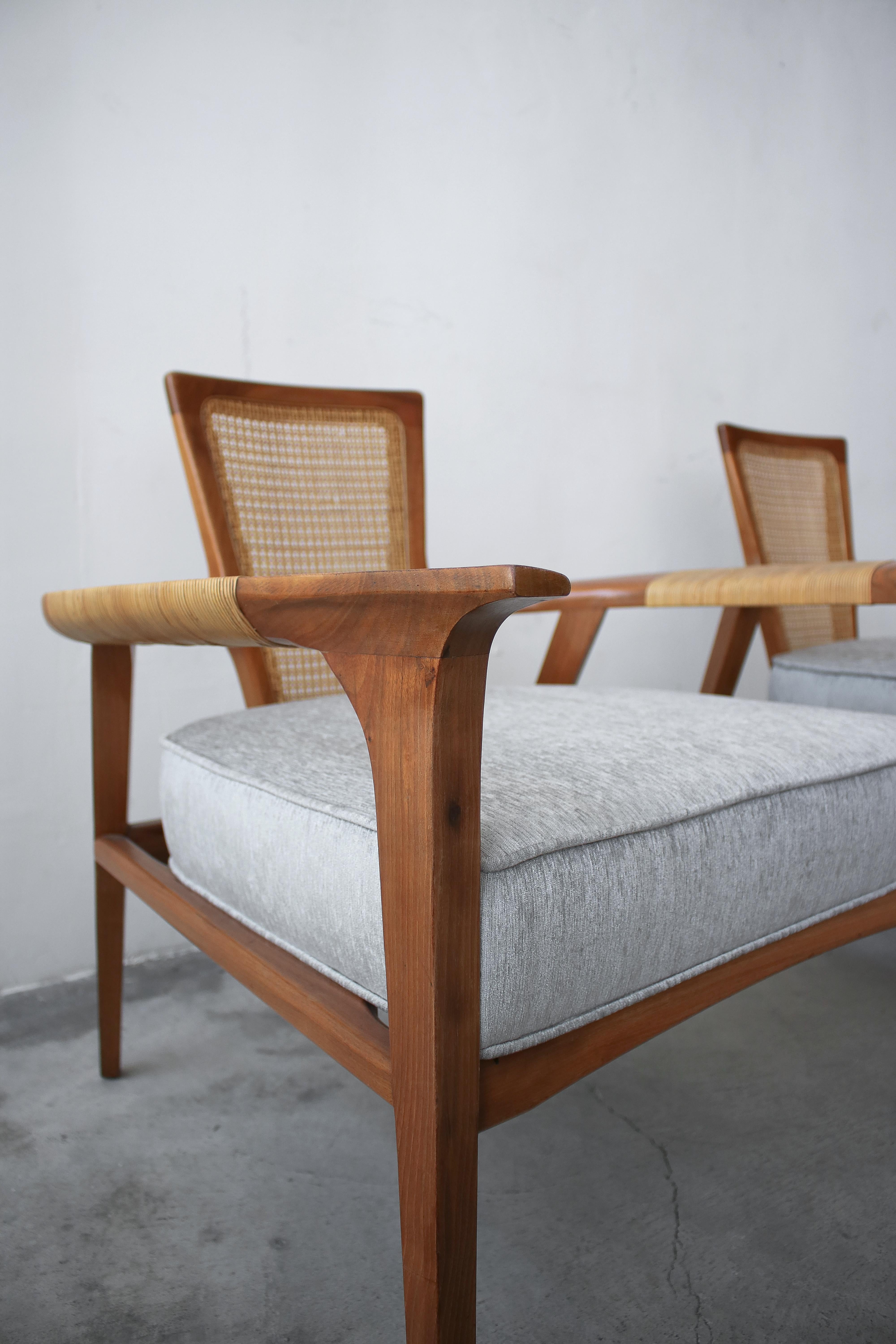 Pair of Midcentury Walnut and Cane Lounge Chairs by William Hinn 4