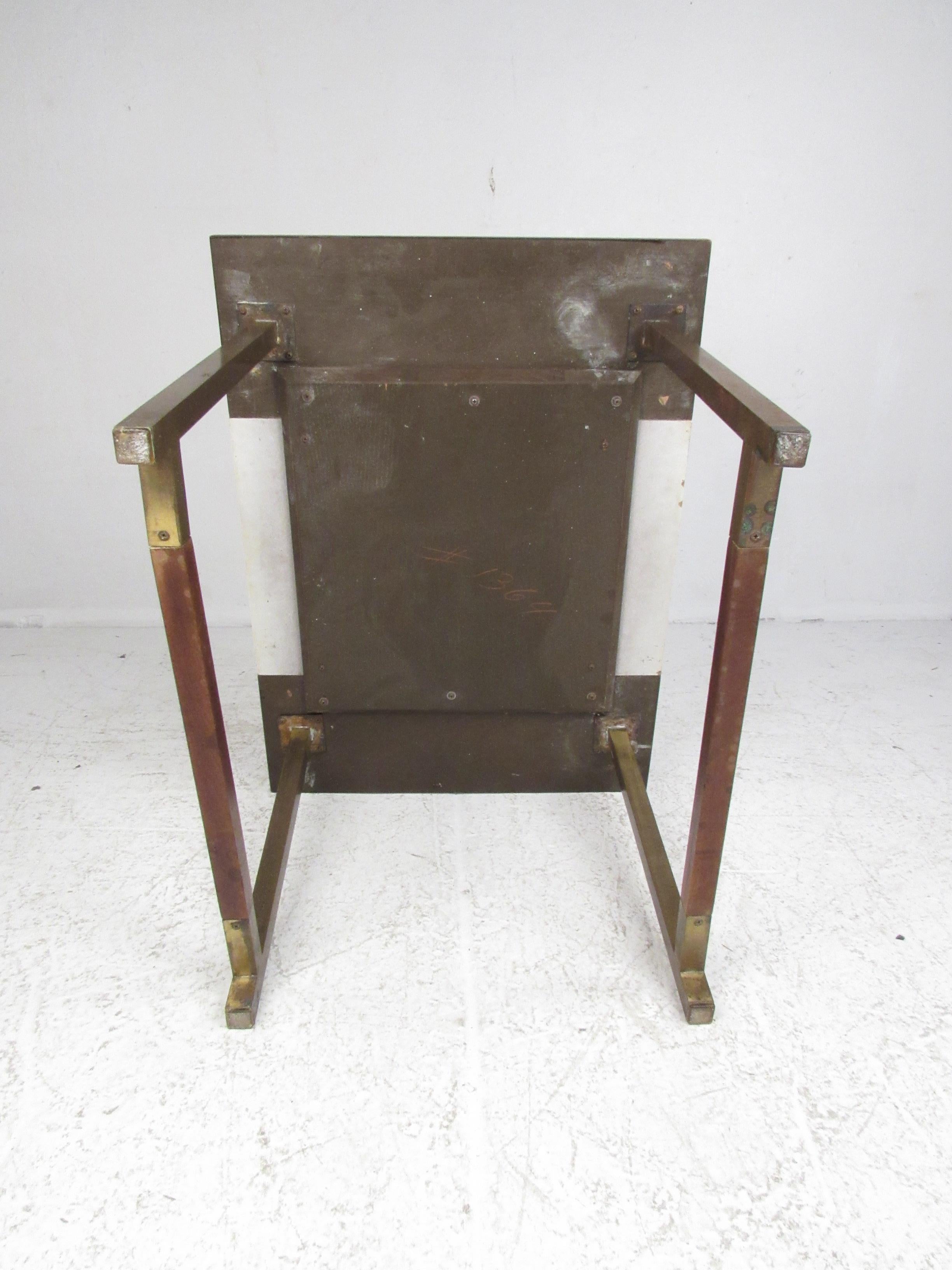 Late 20th Century Pair of Midcentury Walnut and Formica End Tables For Sale