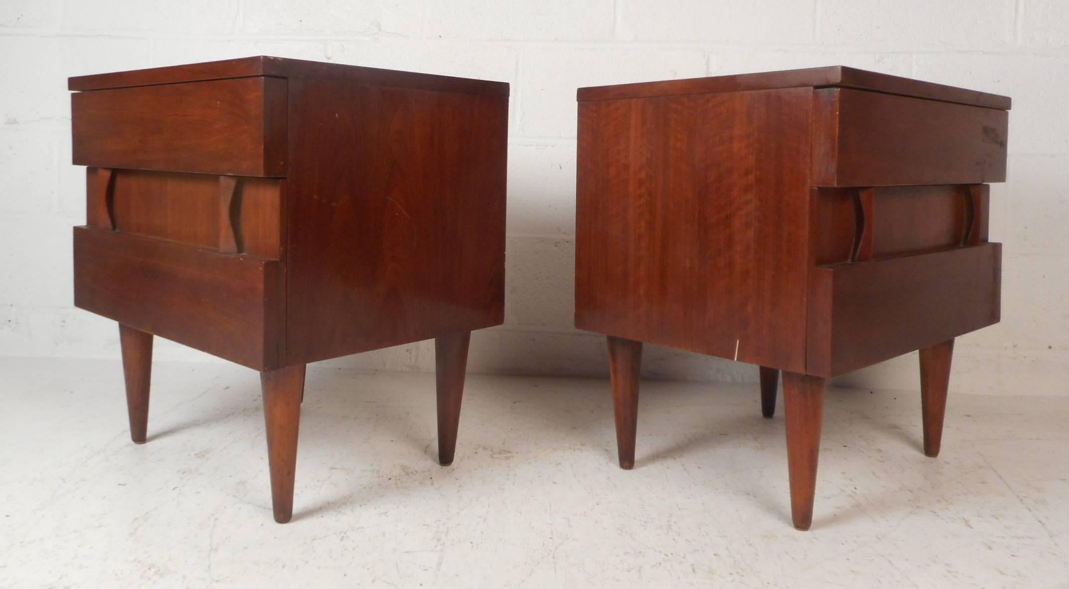 Mid-Century Modern Pair of Midcentury Walnut Nightstands by American of Martinsville