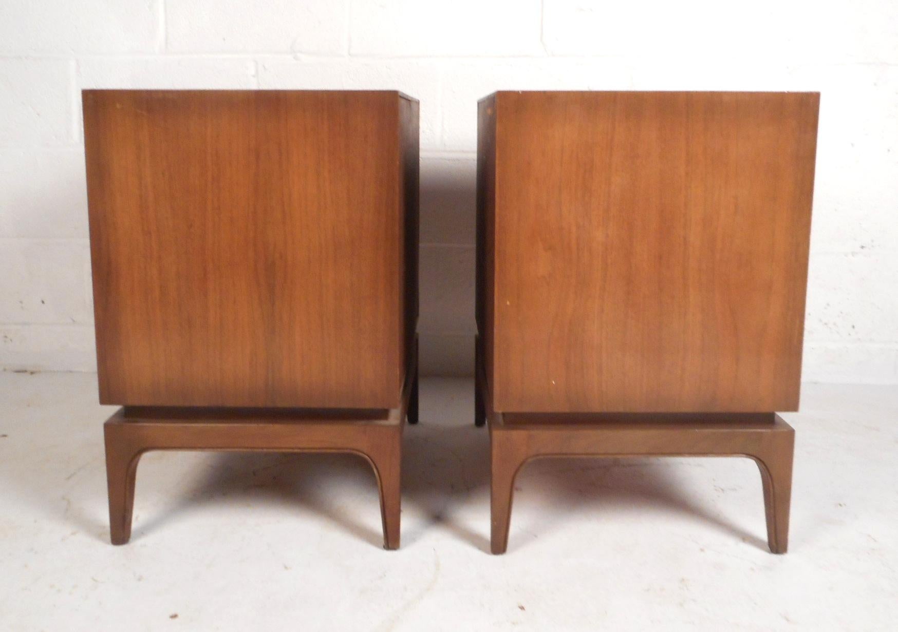 Pair of Midcentury Walnut Nightstands In Good Condition In Brooklyn, NY