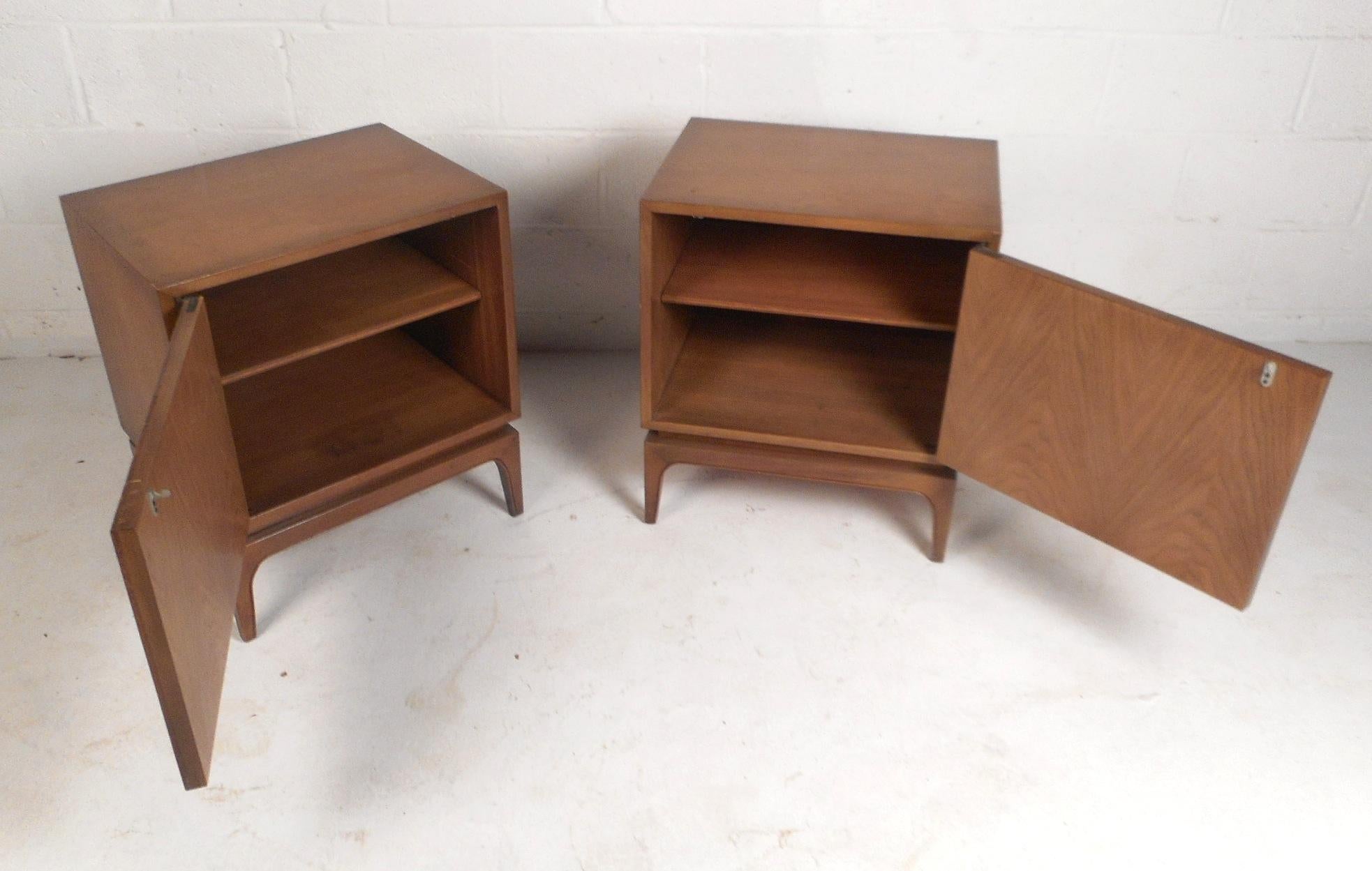 Late 20th Century Pair of Midcentury Walnut Nightstands