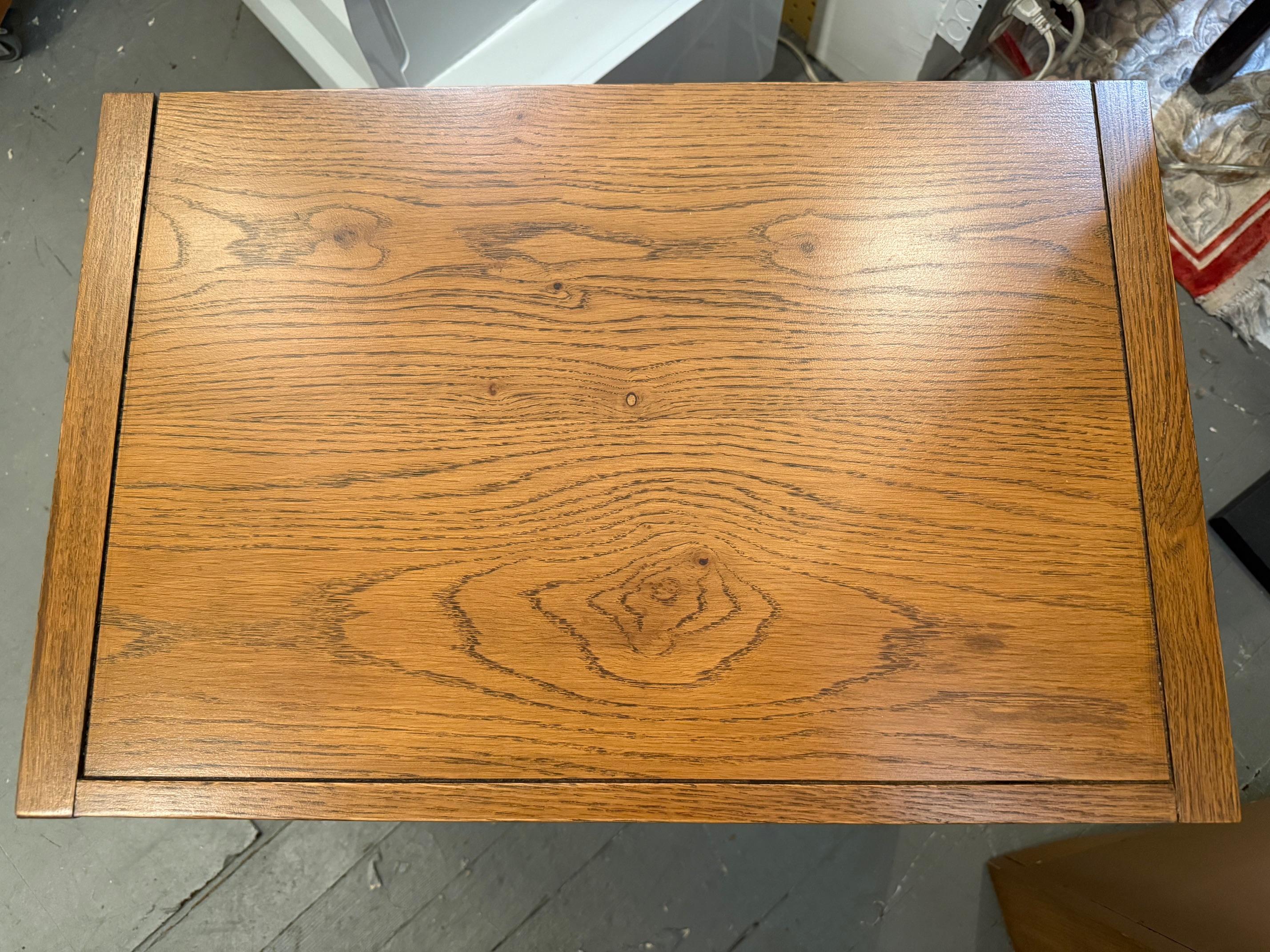 Late 20th Century Pair of Midcentury Walnut Nightstands, from Huxley collection by Thomasville For Sale