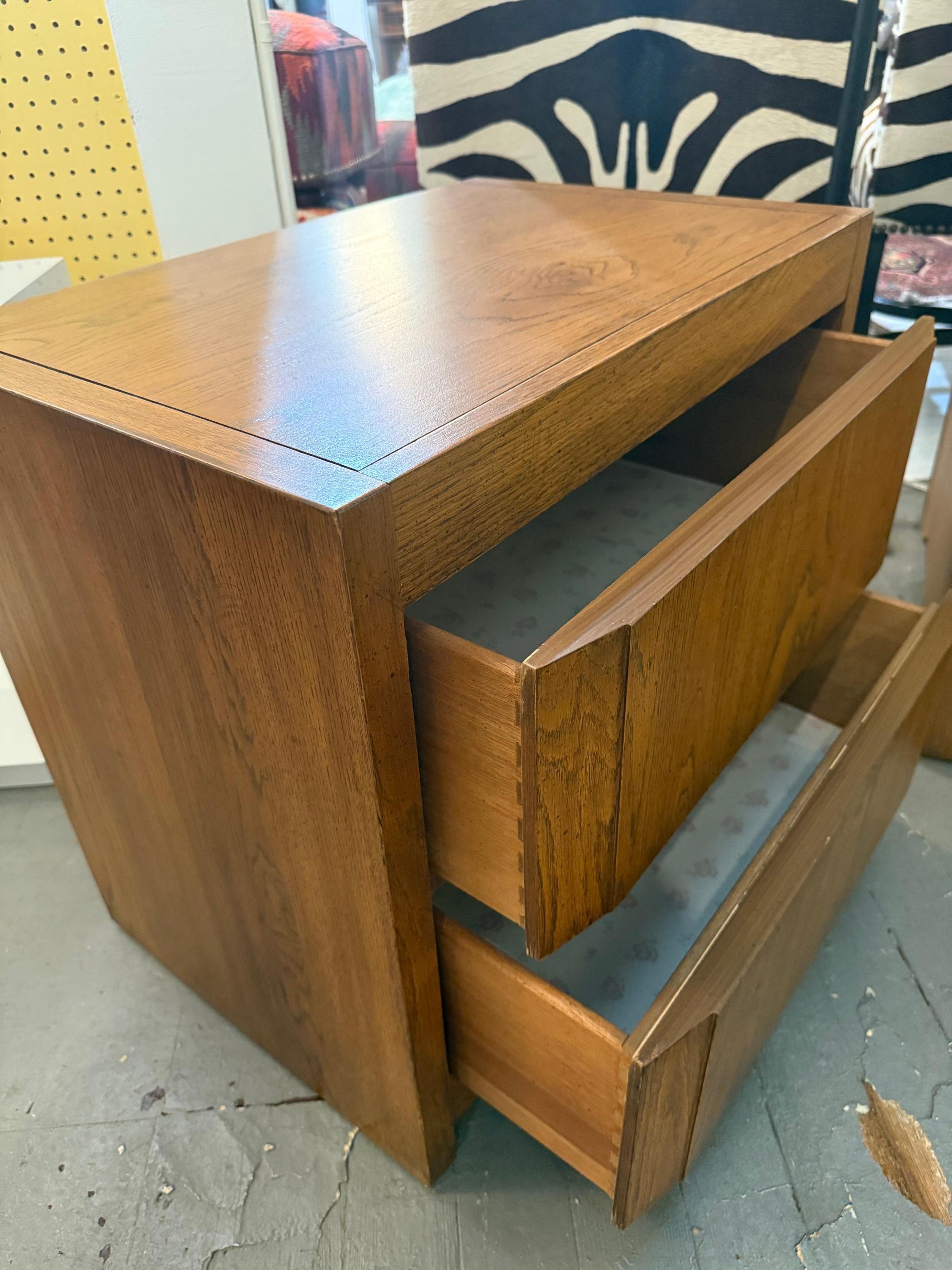 Pair of Midcentury Walnut Nightstands, from Huxley collection by Thomasville For Sale 1
