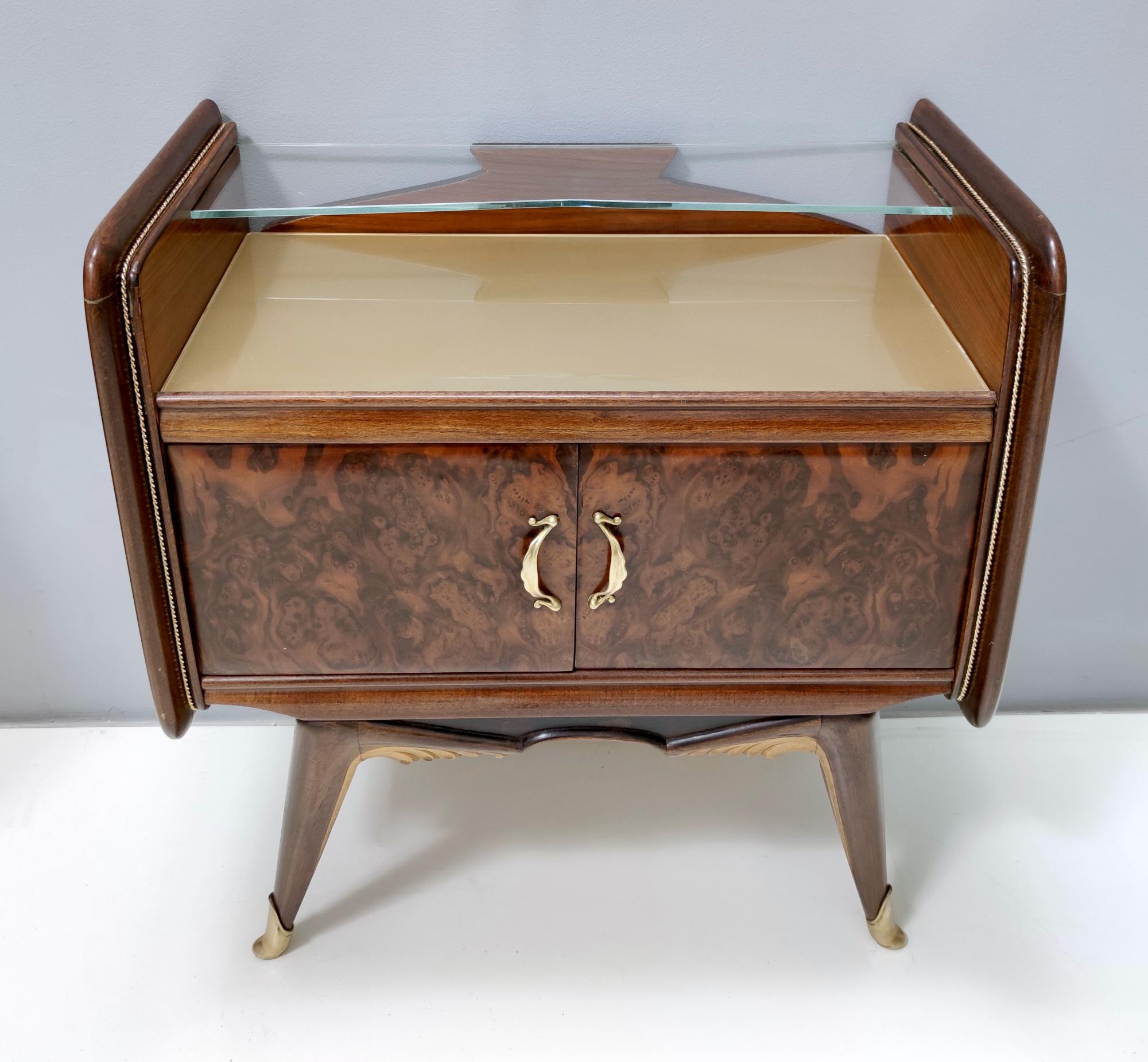 Pair of Vintage Walnut Nightstands with Golden Back-Painted Glass Top, Italy In Excellent Condition For Sale In Bresso, Lombardy