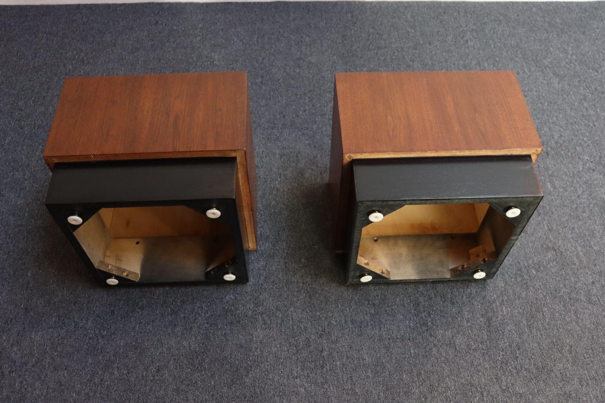 Pair of Midcentury Walnut Plinth Base Side Tables Attributed to Adrian Pearsall For Sale 2