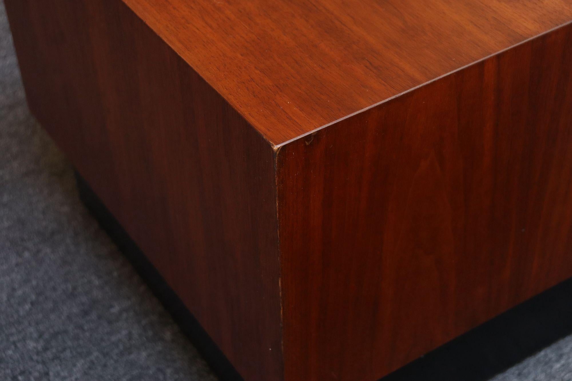 Pair of Midcentury Walnut Plinth Base Side Tables Attributed to Adrian Pearsall For Sale 4