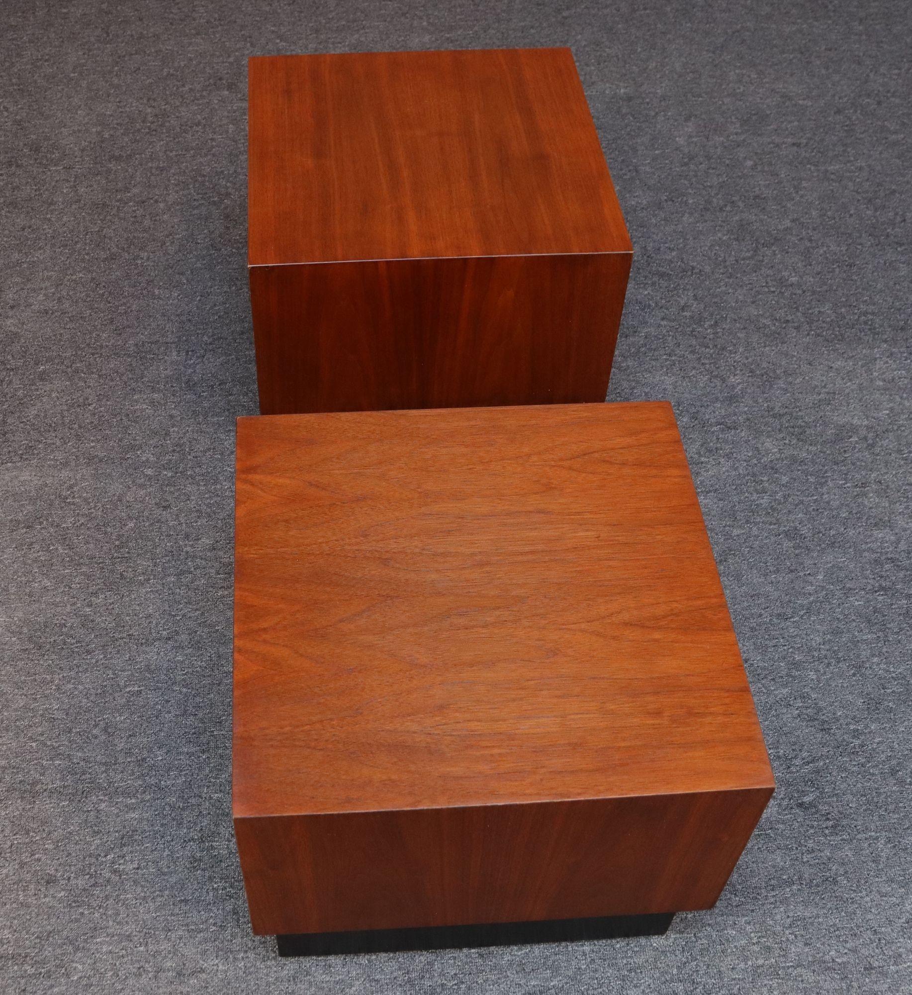 Pair of Midcentury Walnut Plinth Base Side Tables Attributed to Adrian Pearsall In Good Condition For Sale In Brooklyn, NY