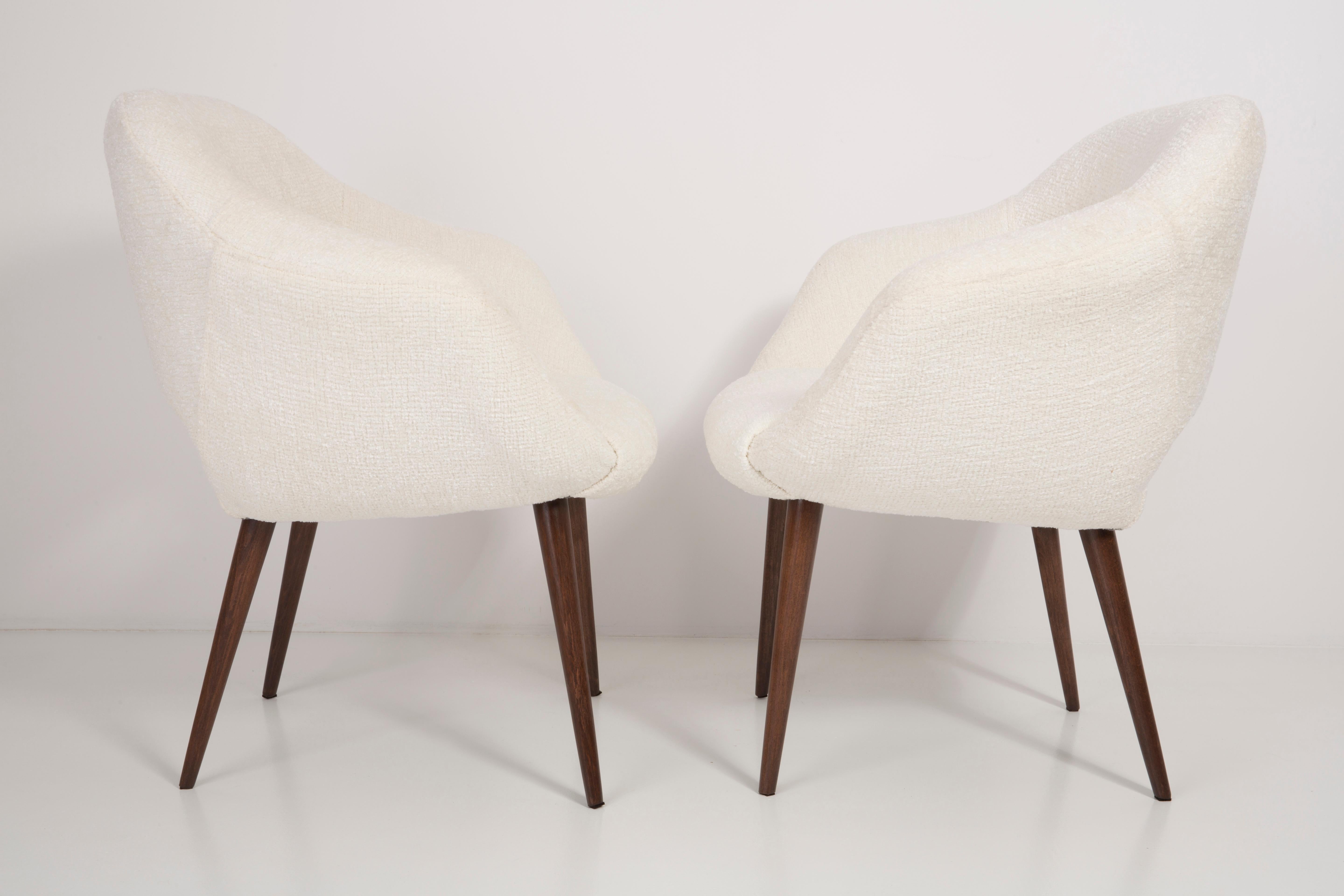 Hand-Crafted Pair of Midcentury White Boucle Club Armchairs, 1960s For Sale