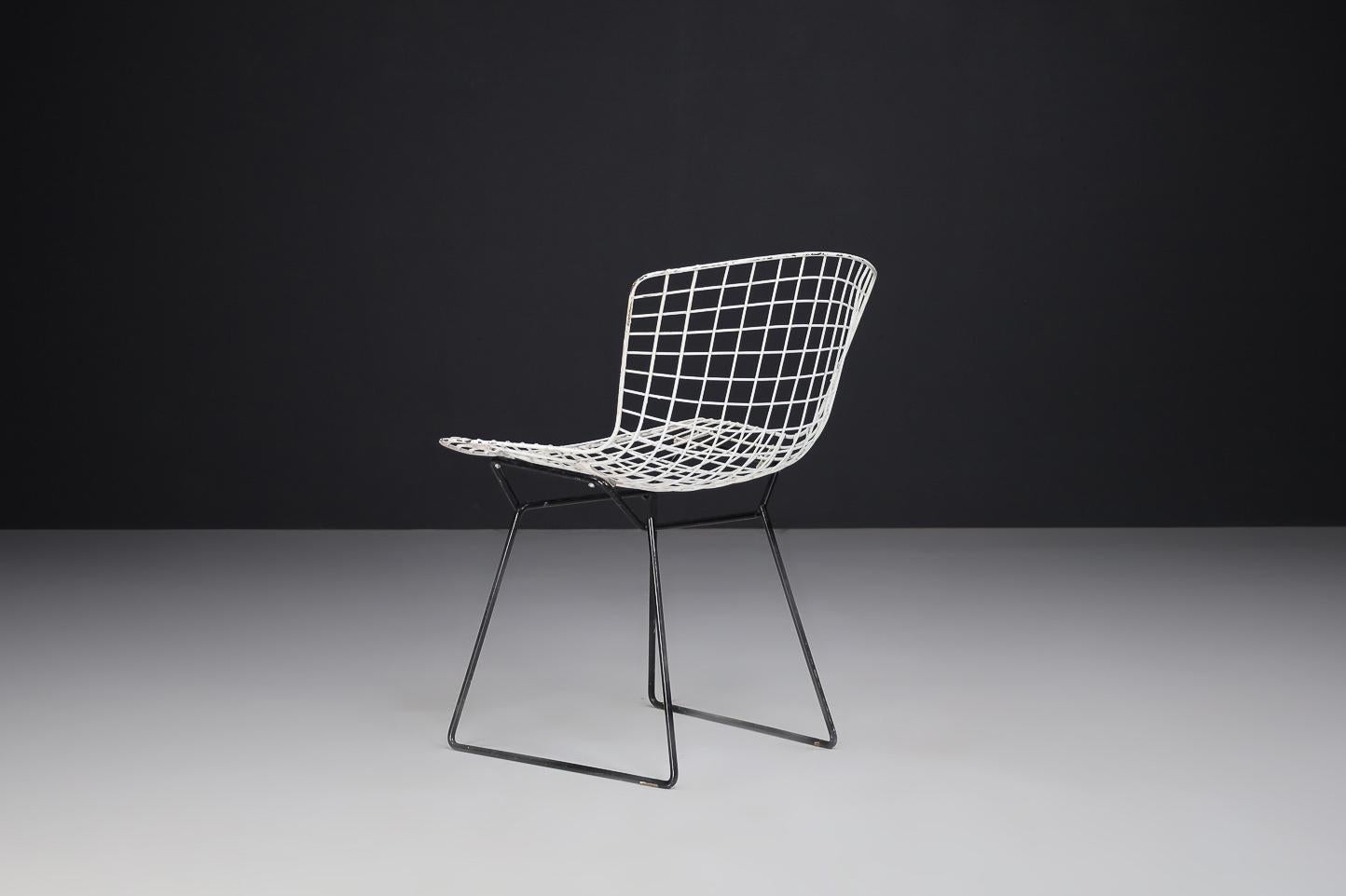 Mid-Century Modern Pair of Midcentury White Knoll Bertoia Side Chairs, 1950s For Sale