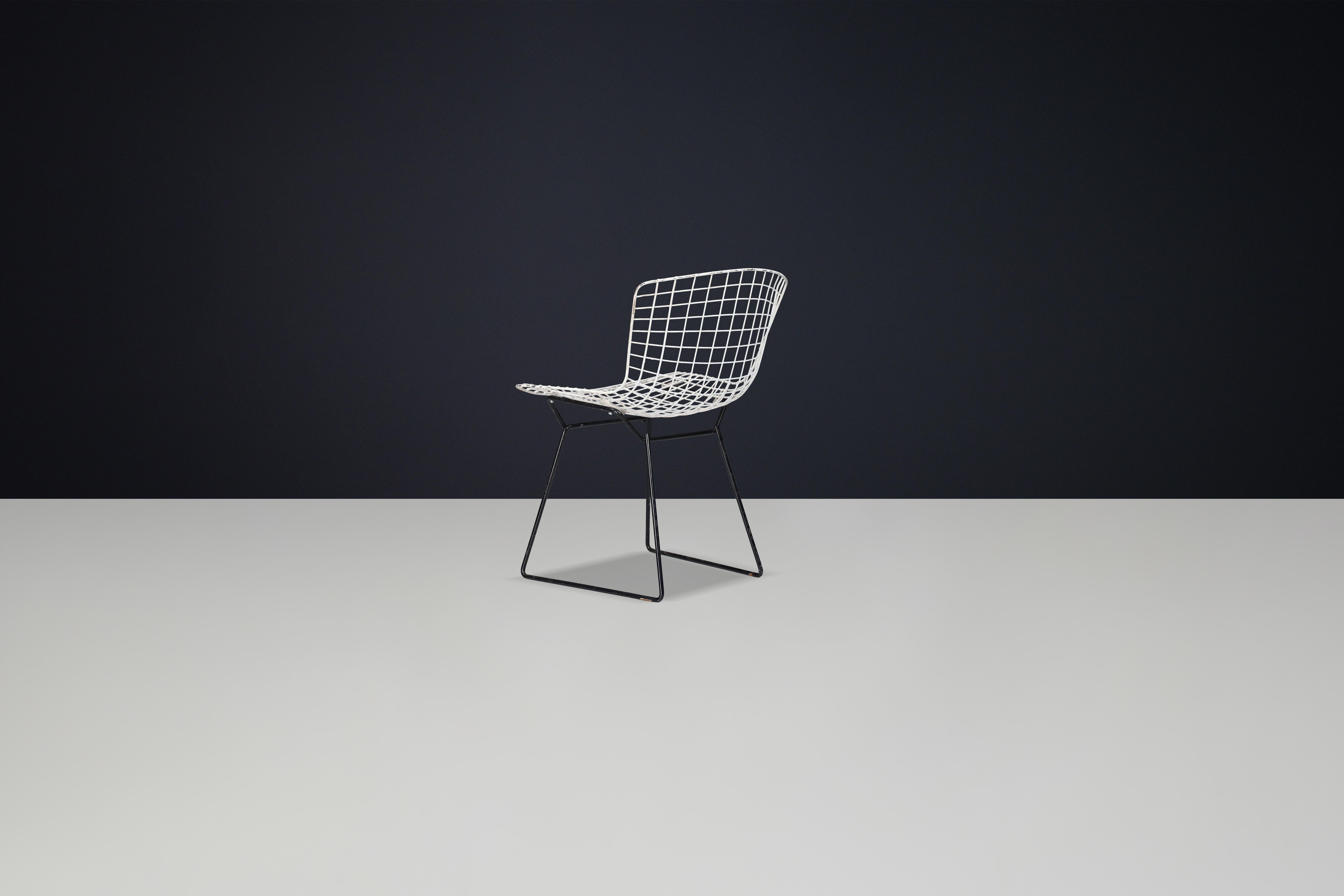 Pair of Two Mid-Century Knoll Bertoia Side Chairs, 1950s In Good Condition In Almelo, NL