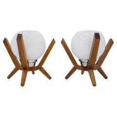 Coppia di lampade da tavolo di design in legno del Medioevo "razzi", anni '70