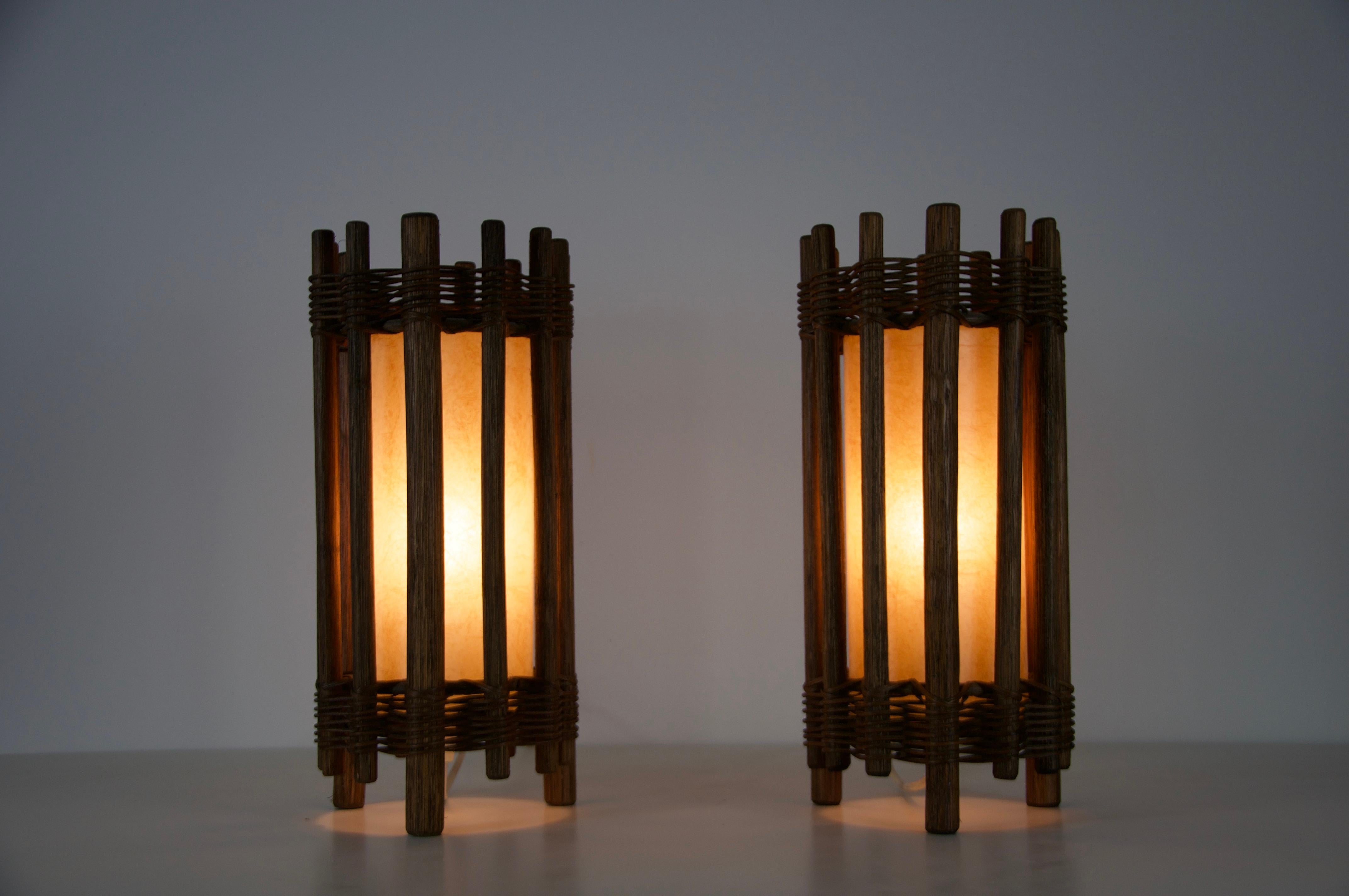 Paire de lampes de table en bois du milieu du siècle dans le style de The, vers 1970 en vente 5