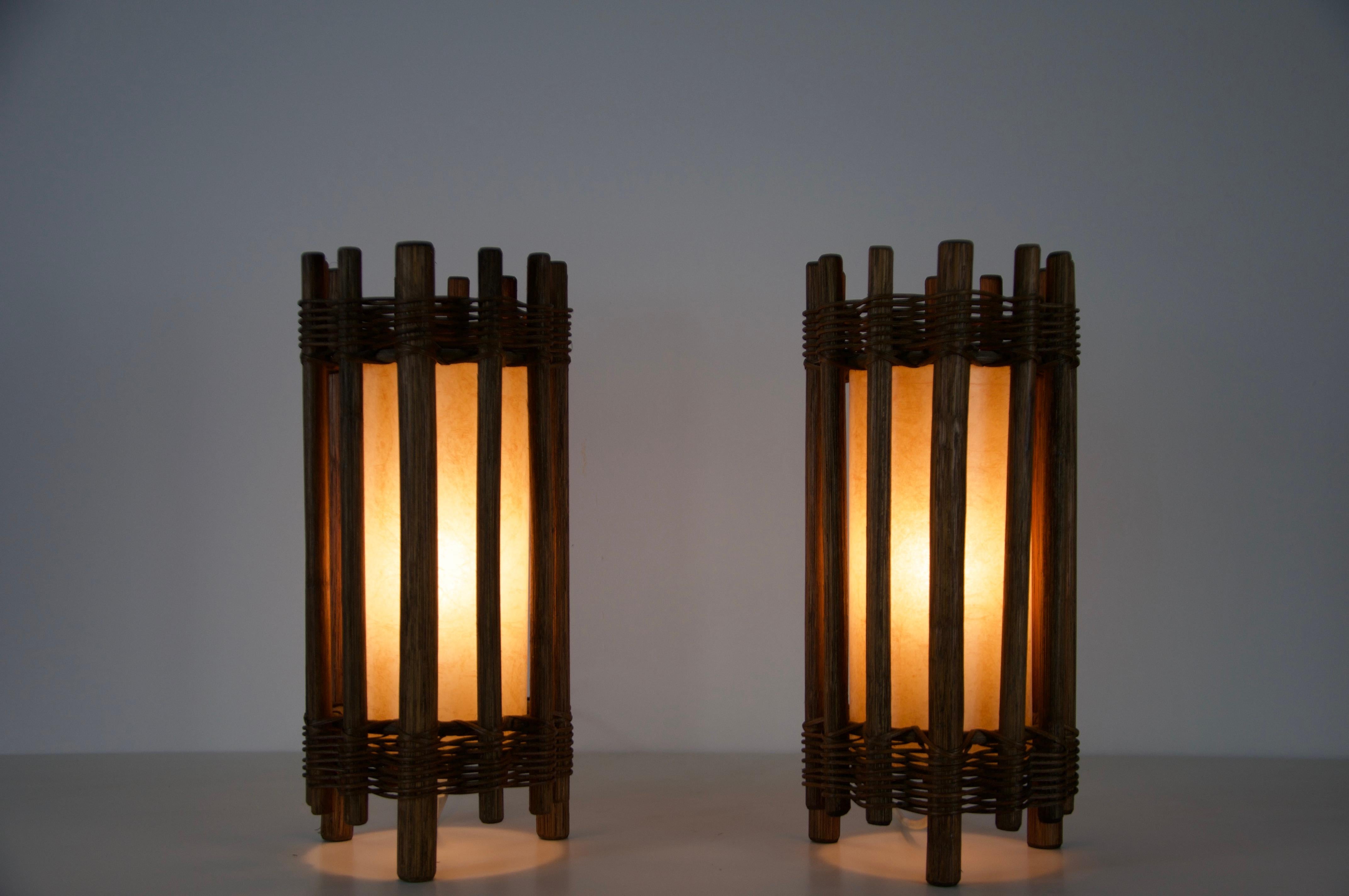Paire de lampes de table en bois du milieu du siècle dans le style de The, vers 1970 en vente 7