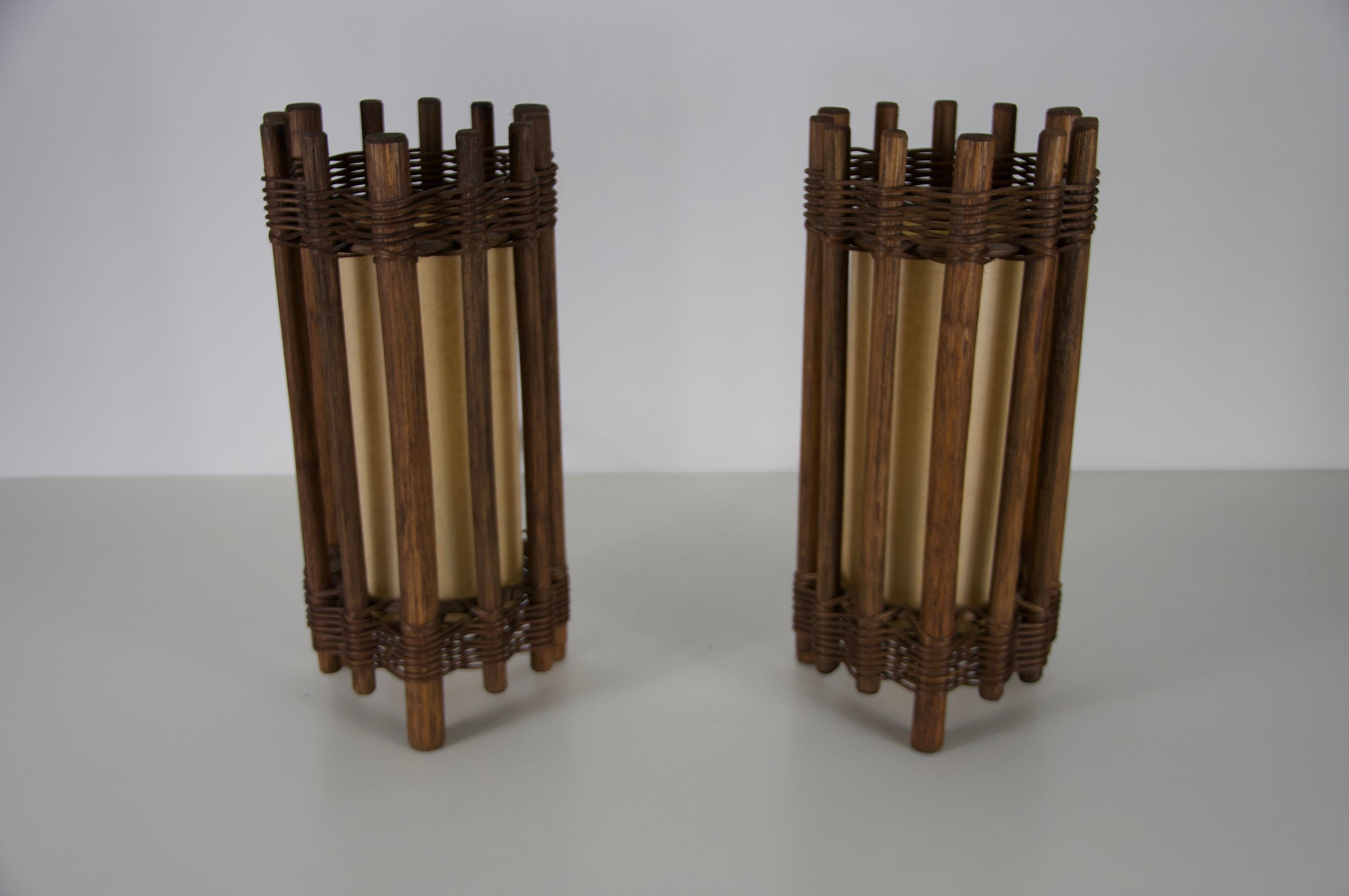 Paire de lampes de table en bois du milieu du siècle dans le style de The, vers 1970 Bon état - En vente à Hagenbach, DE