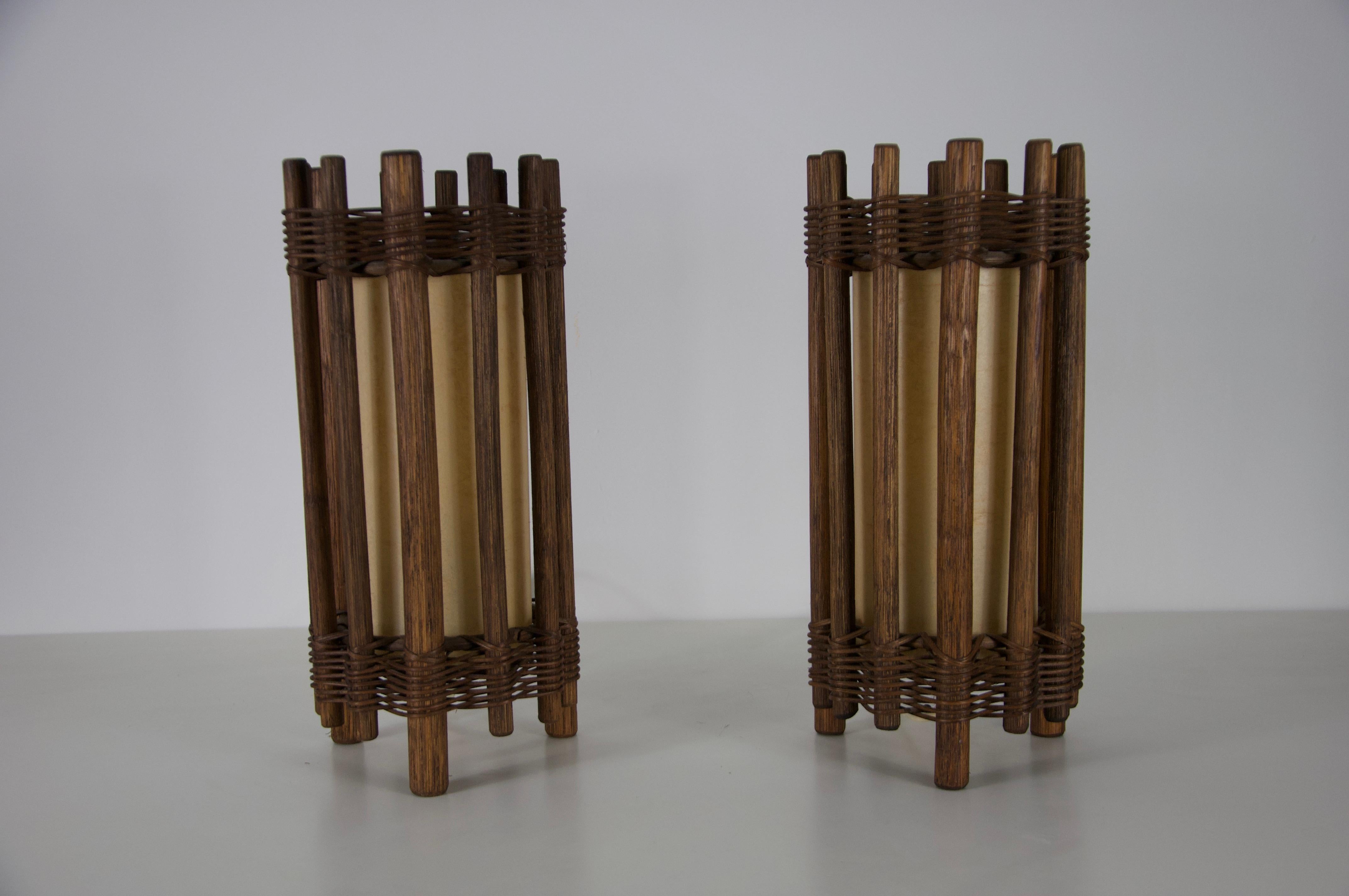 Fin du 20e siècle Paire de lampes de table en bois du milieu du siècle dans le style de The, vers 1970 en vente