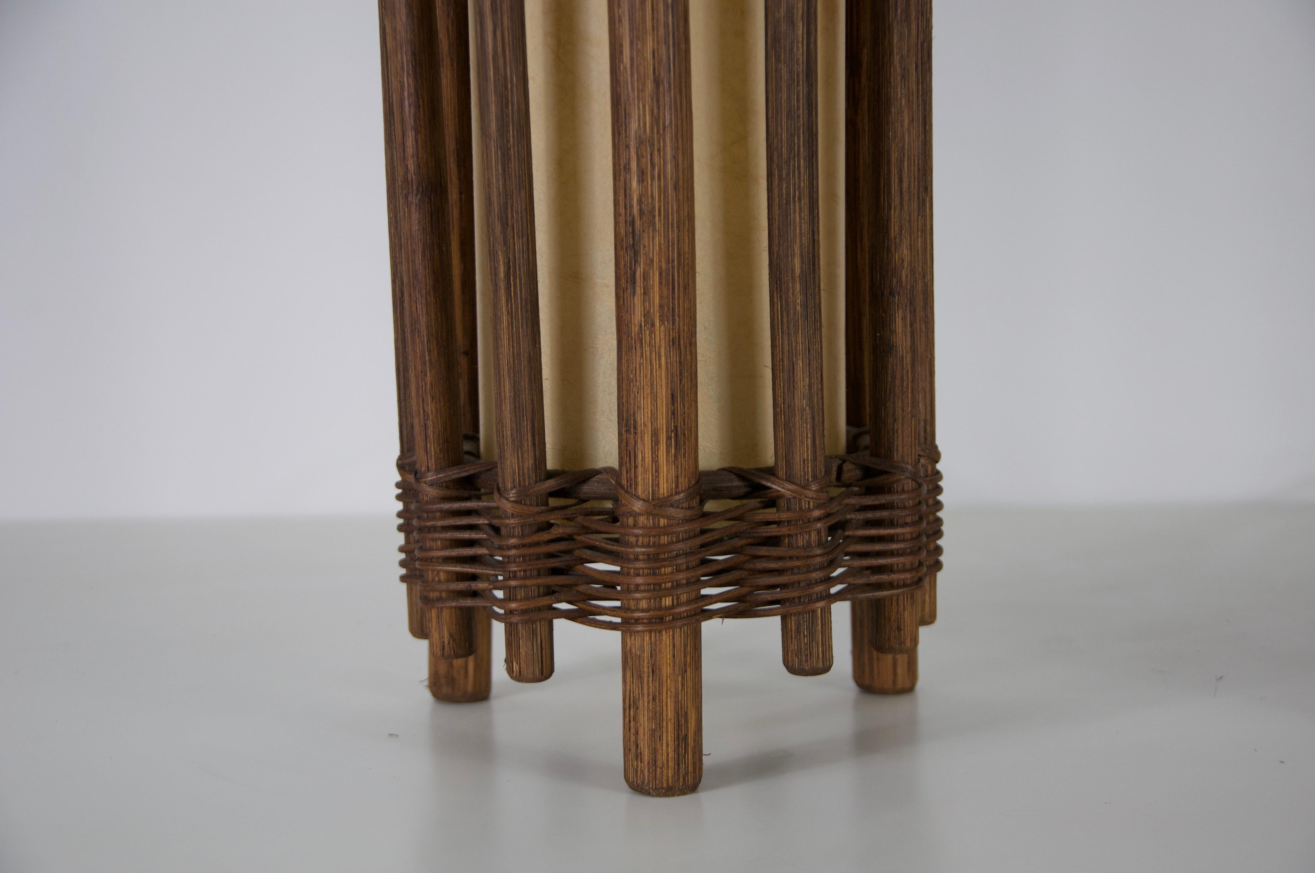Paire de lampes de table en bois du milieu du siècle dans le style de The, vers 1970 en vente 1