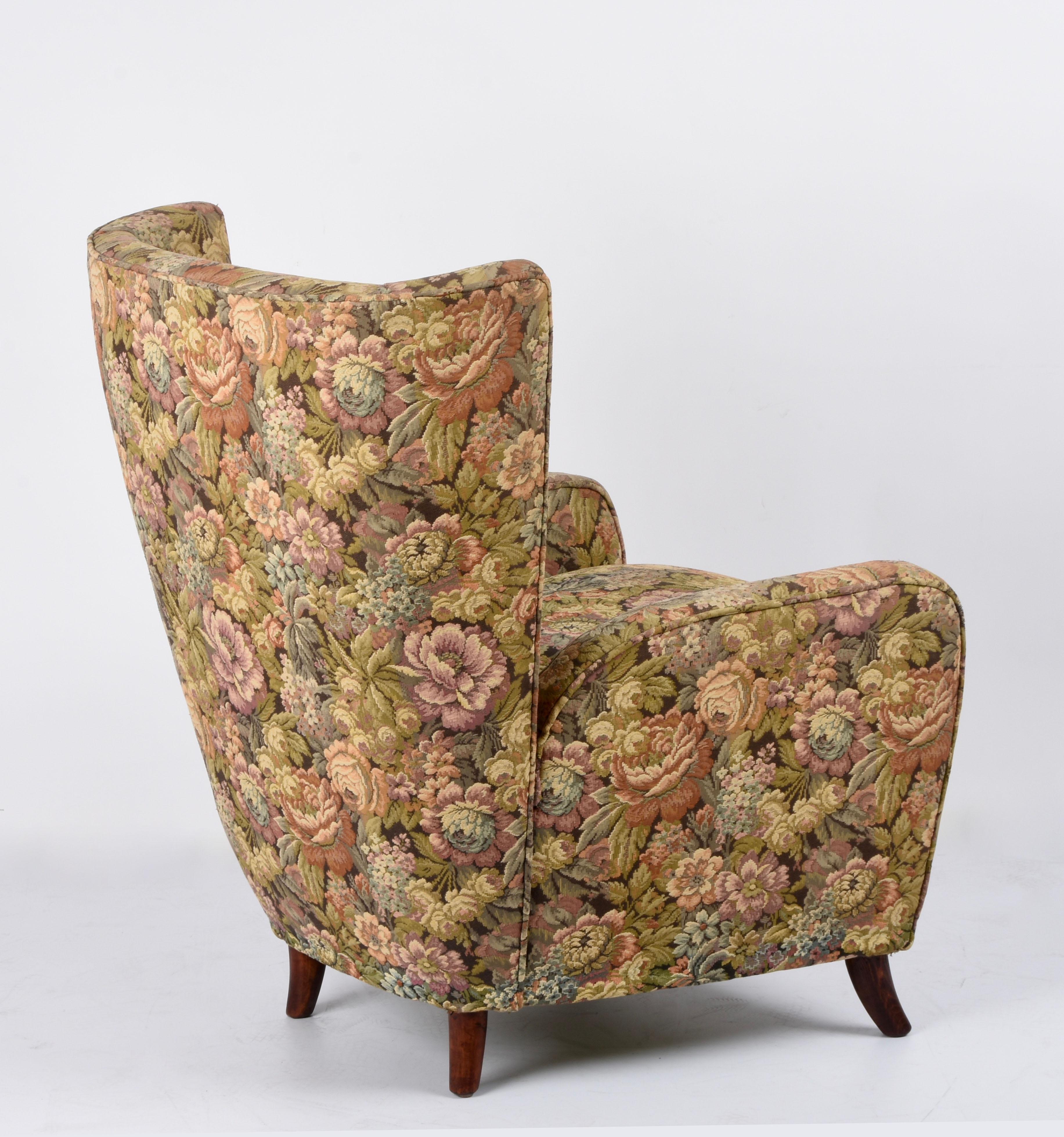 Pair of Midcentury Wool and Wood Italian Armchairs after Paolo Buffa, 1950s 4