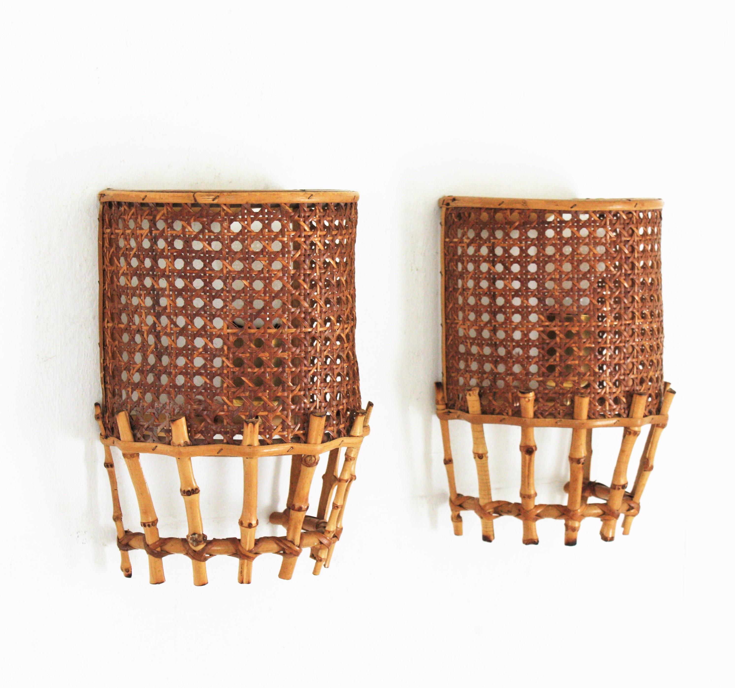 Mid-Century Modern Pair of Midcentury Woven Wicker Weave and Bamboo Wall Sconces For Sale