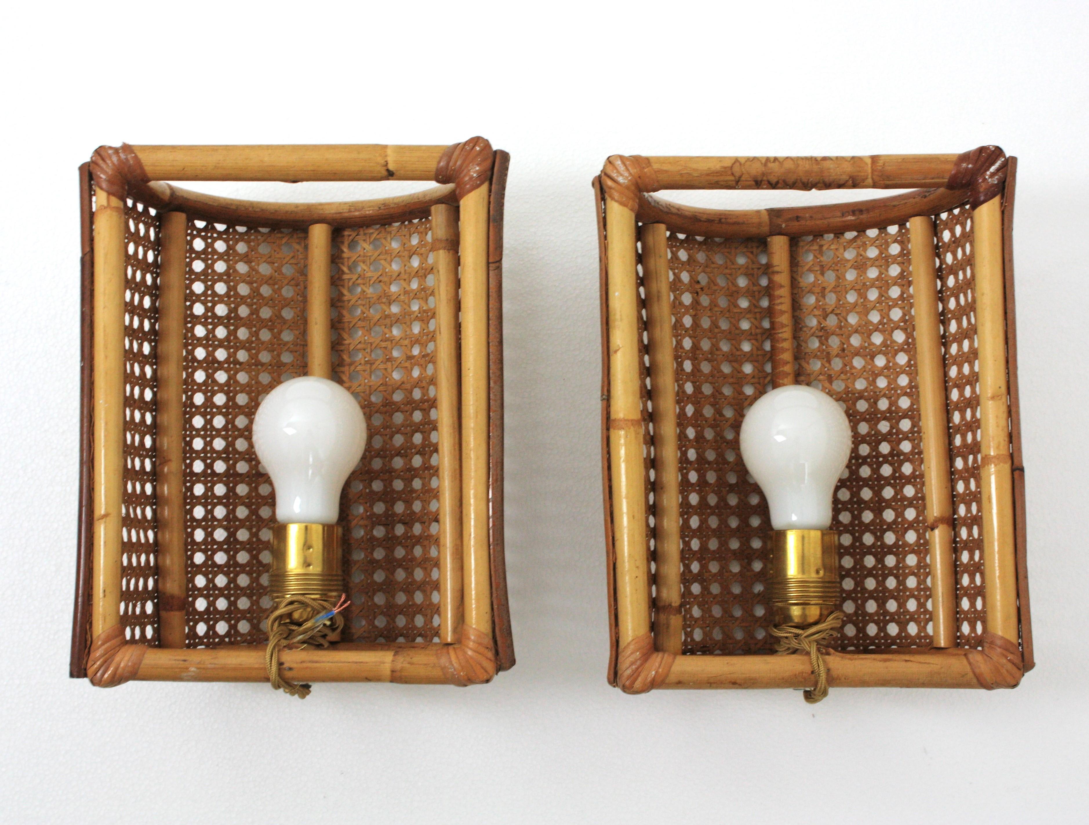Coppia di lampade da parete in vimini intrecciato e rattan del Medioevo, Italia 1960 in vendita 10