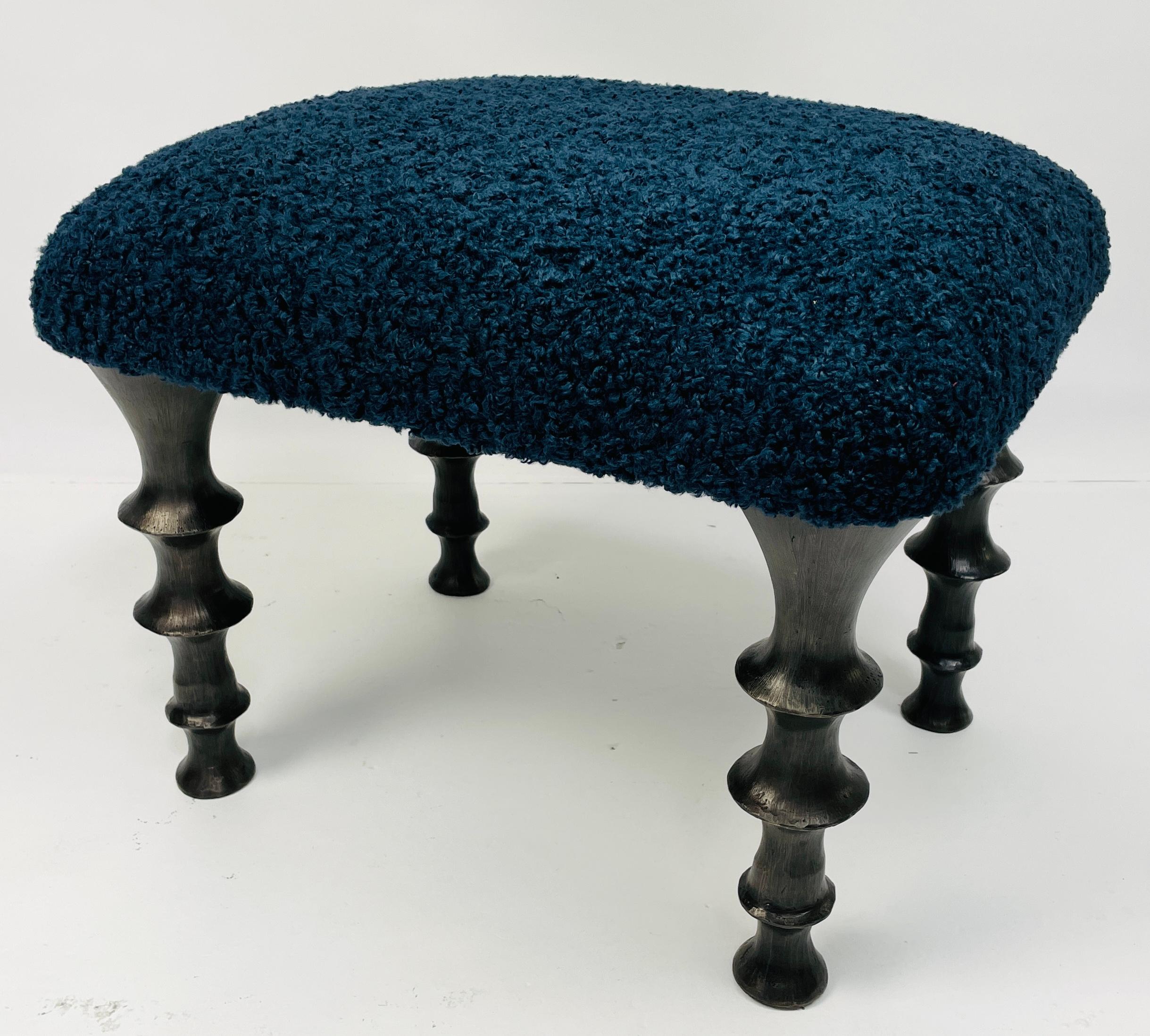 Américain Paire de tabourets St Paul en bouclé bleu nuit en vente