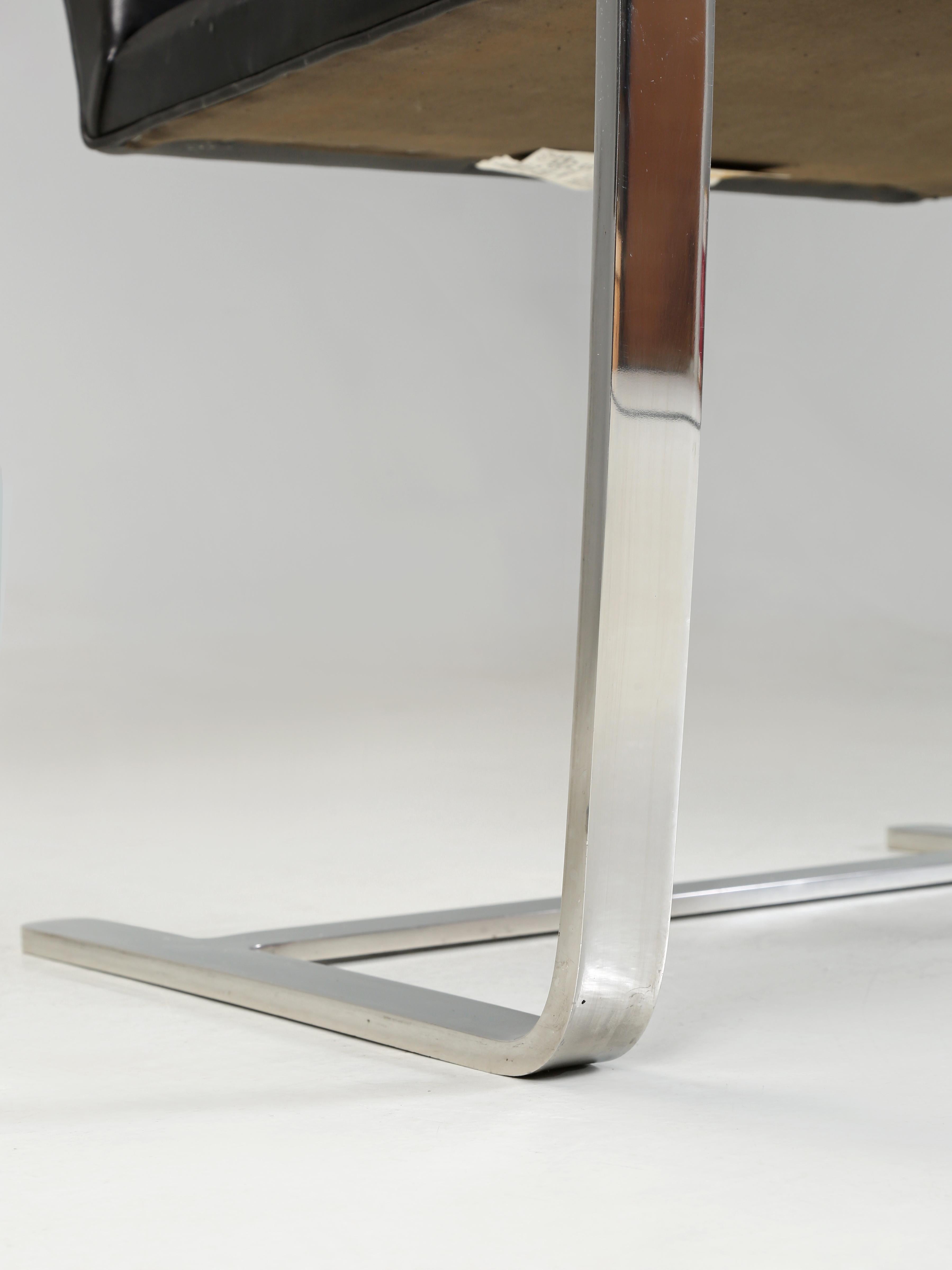 Paire de chaises Mies van der Rohe Brno Flat Bar en cuir noir c1960 non restaurées en vente 3
