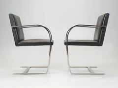 Pareja de sillas Mies van der Rohe Brno Flat Bar de cuero negro c1960 Sin restaurar