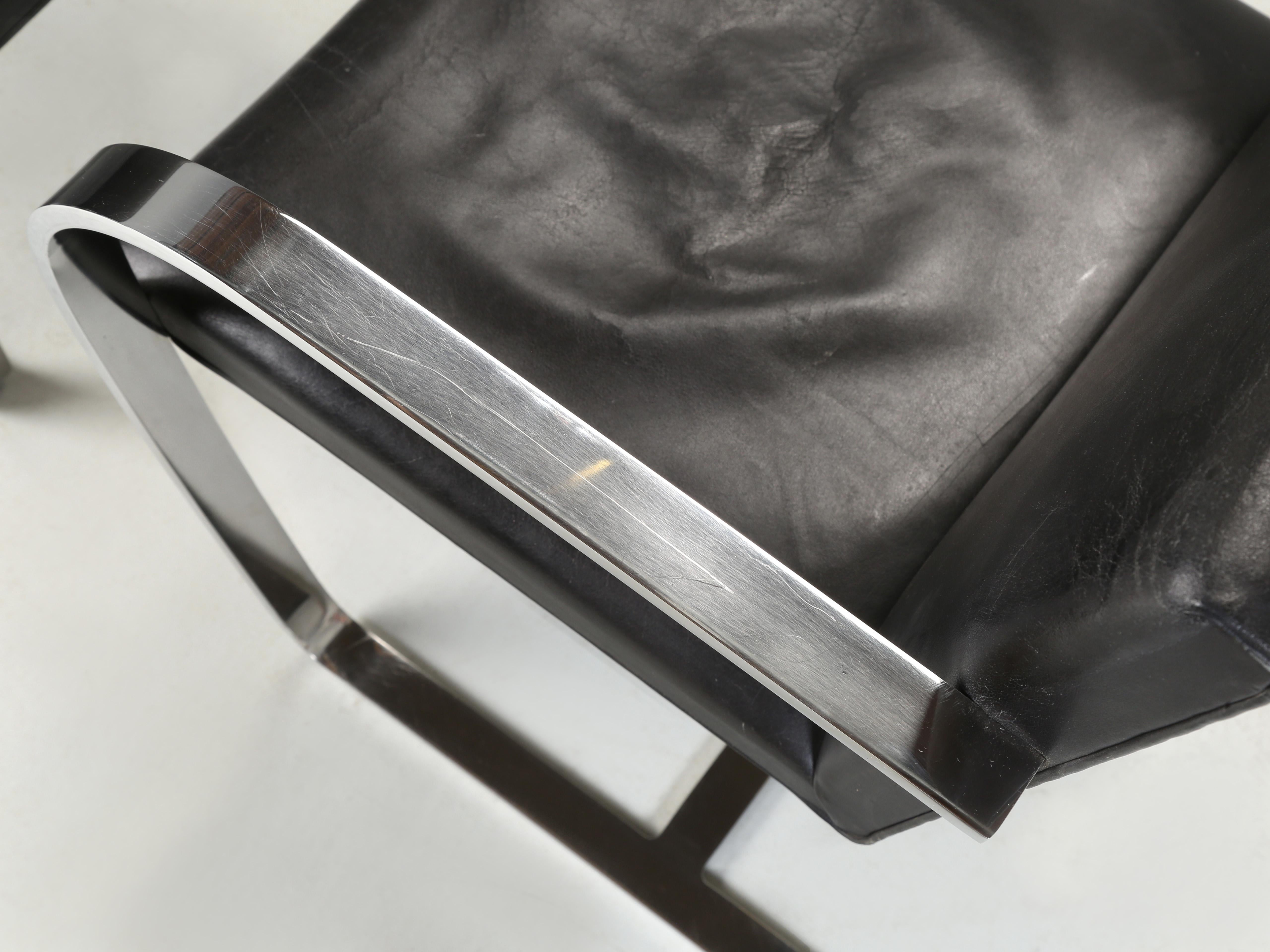 Paire de chaises Mies van der Rohe Brno Flat Bar en cuir noir c1960 non restaurées Bon état - En vente à Chicago, IL