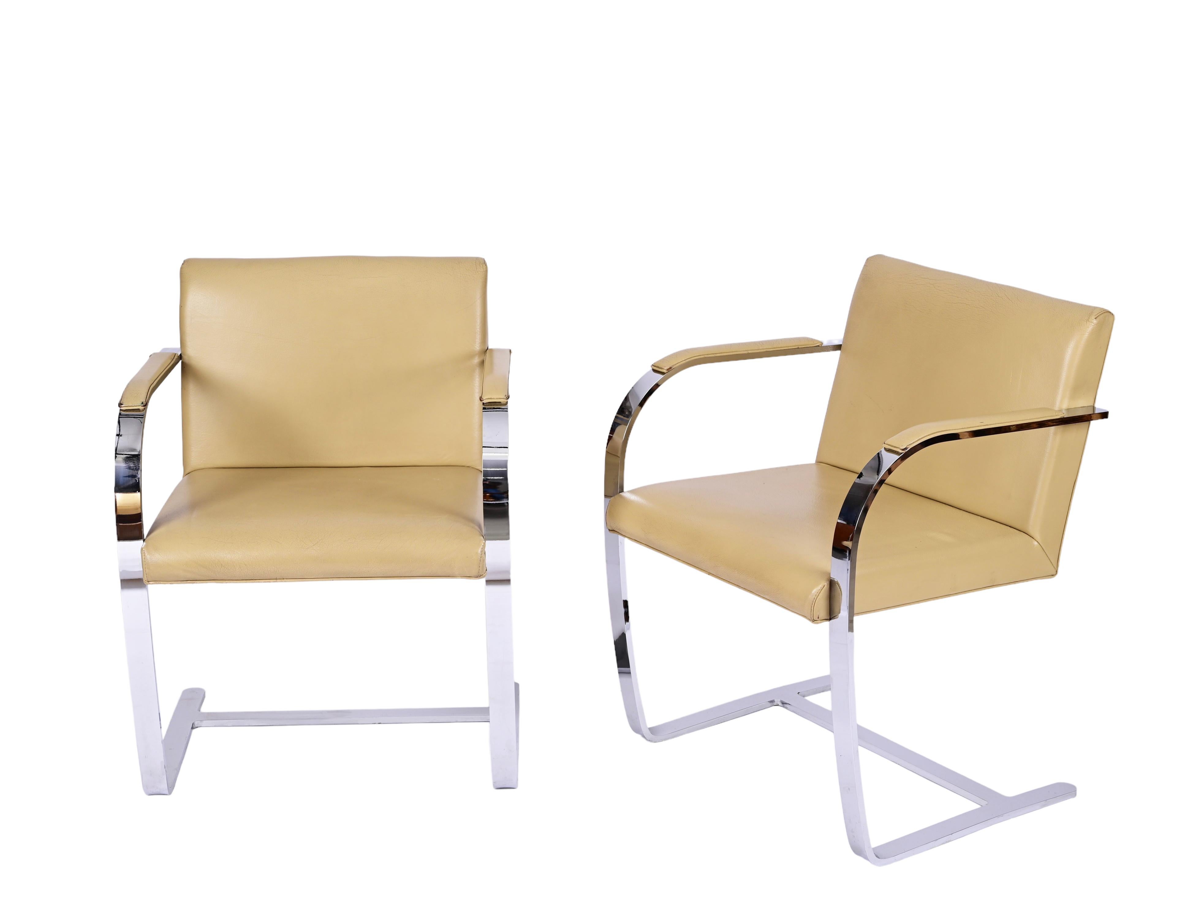 Paire de chaises en cuir Flat Bar 255 de Mies Van Der Rohe Brno du milieu du siècle dernier, 1970 Bon état - En vente à Roma, IT