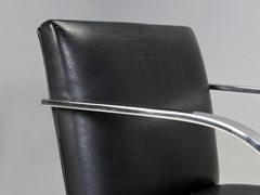 Pareja de Sillas de Barra Plana Estilo Mies van der Rohe en Cuero Negro