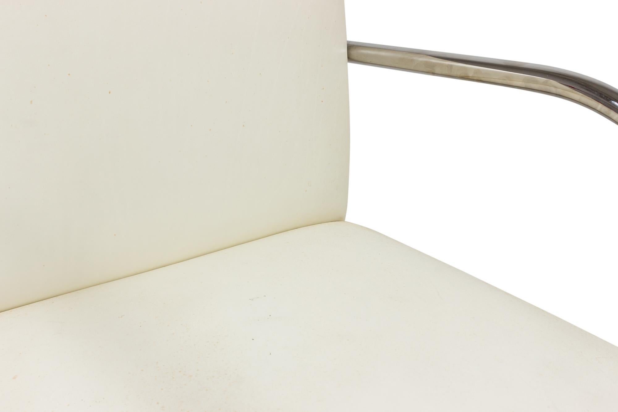 Mies van der Rohe für Knoll ''Brno'' Sessel aus weißem Leder und Chromrohr, Paar im Angebot 2