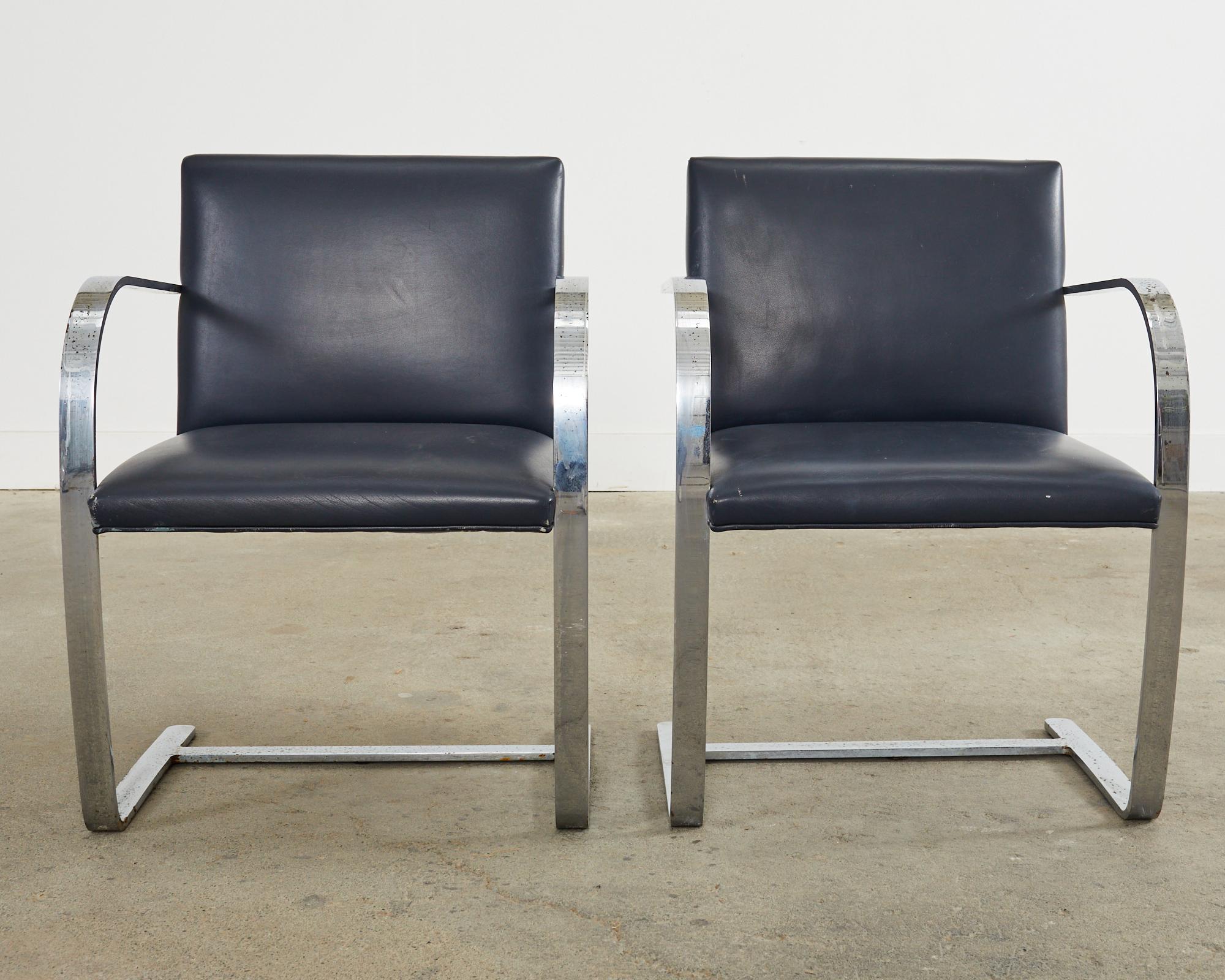 Mid-Century Modern Pair of Mies Van Der Rohe for Knoll Flat Bar Brno Chairs For Sale