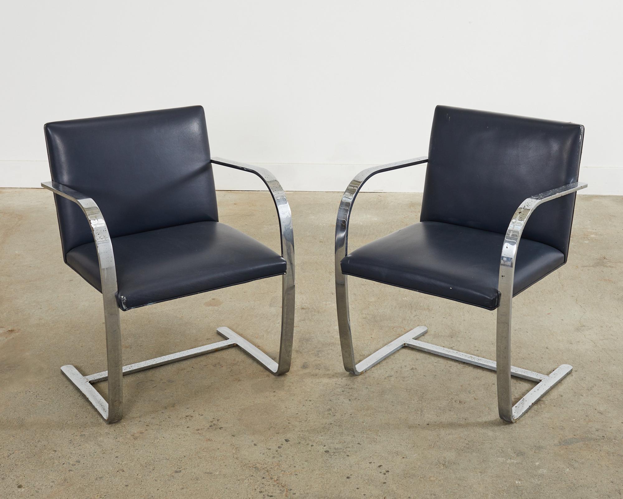 20th Century Pair of Mies Van Der Rohe for Knoll Flat Bar Brno Chairs For Sale