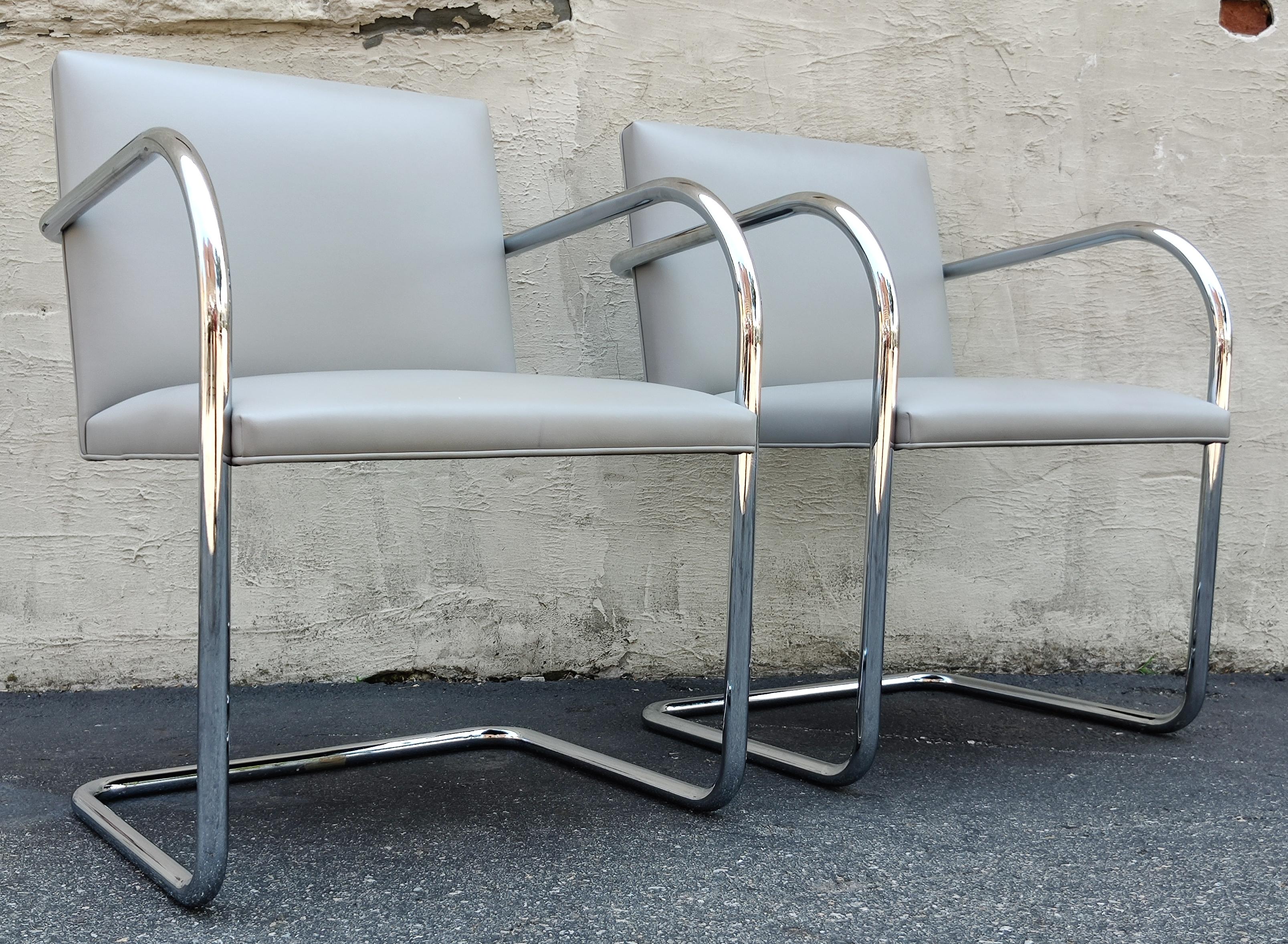 Mid-Century Modern Mies Van Der Rohe paire de chaises BRNO en acier et cuir pour Knoll International en vente