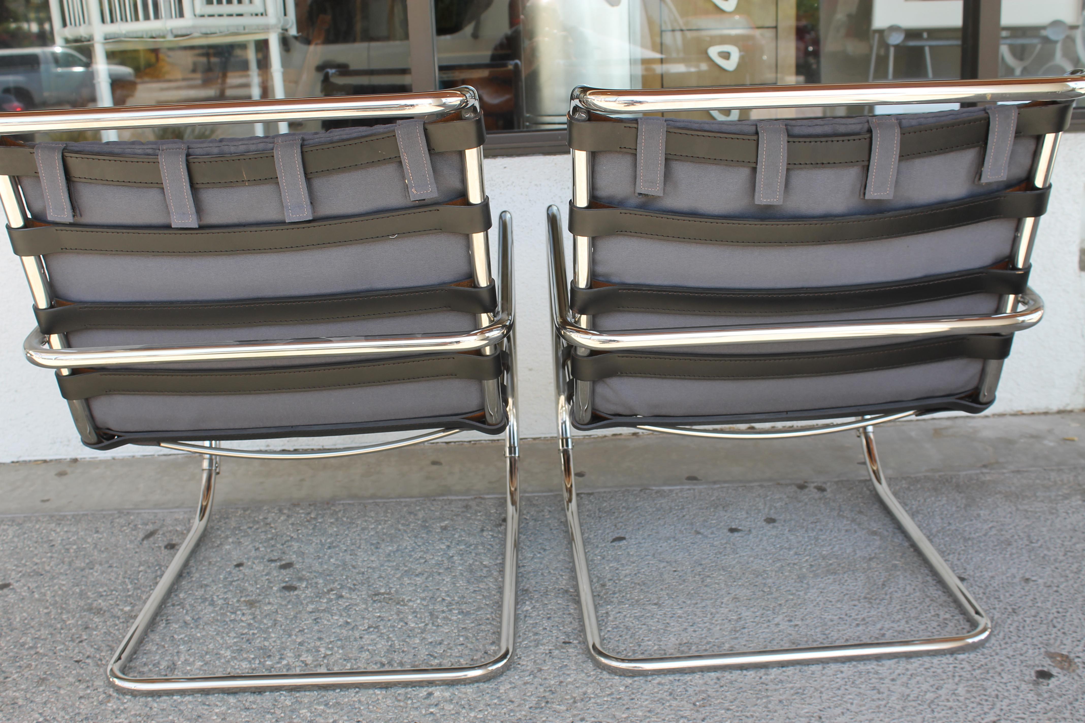 Mid-Century Modern Pair of Mies van der Rohe Mr Lounge Chairs for Knoll