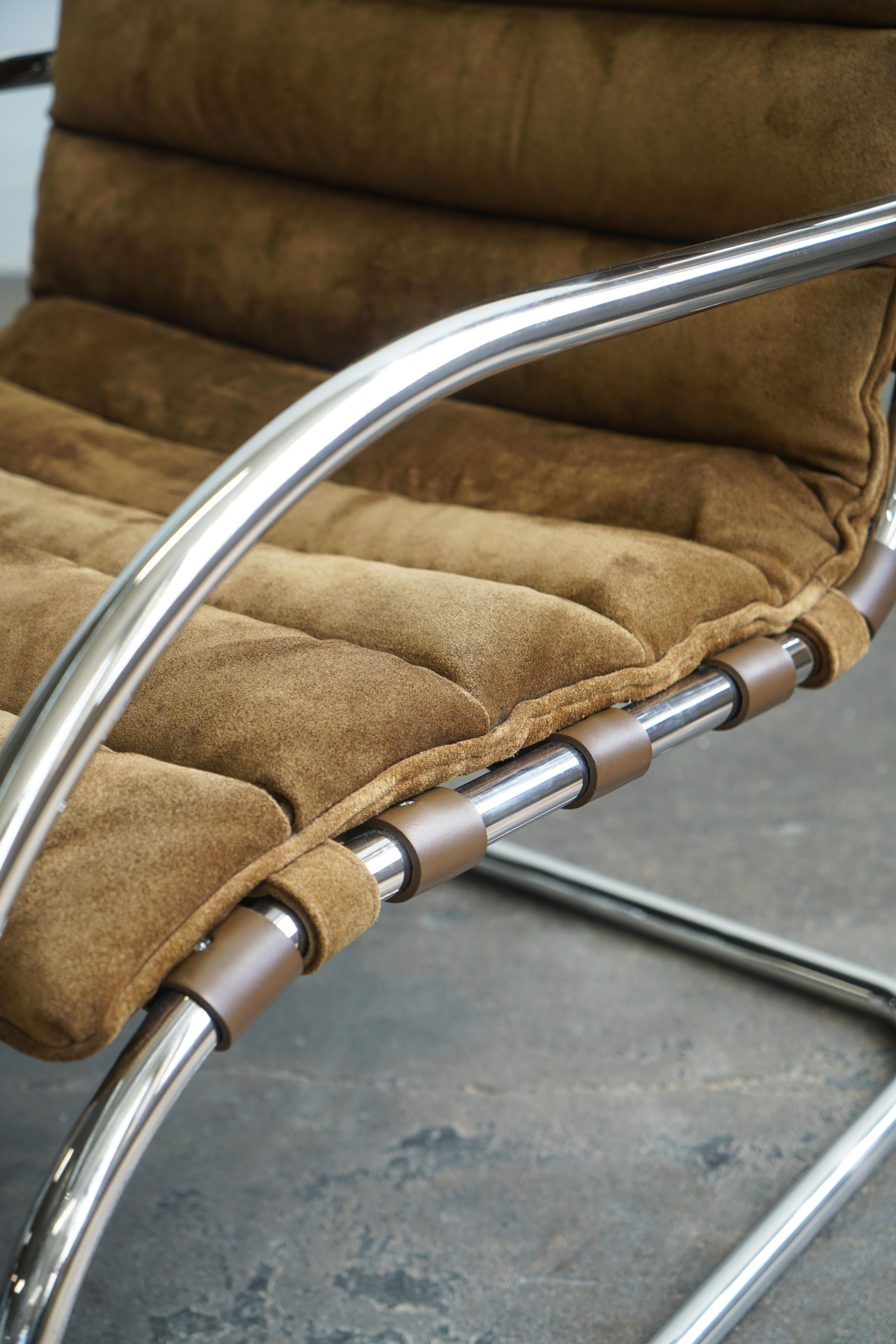 Pair of Mies Van der Rohe MR Lounge Chairs with arms for Knoll, brown suede 1