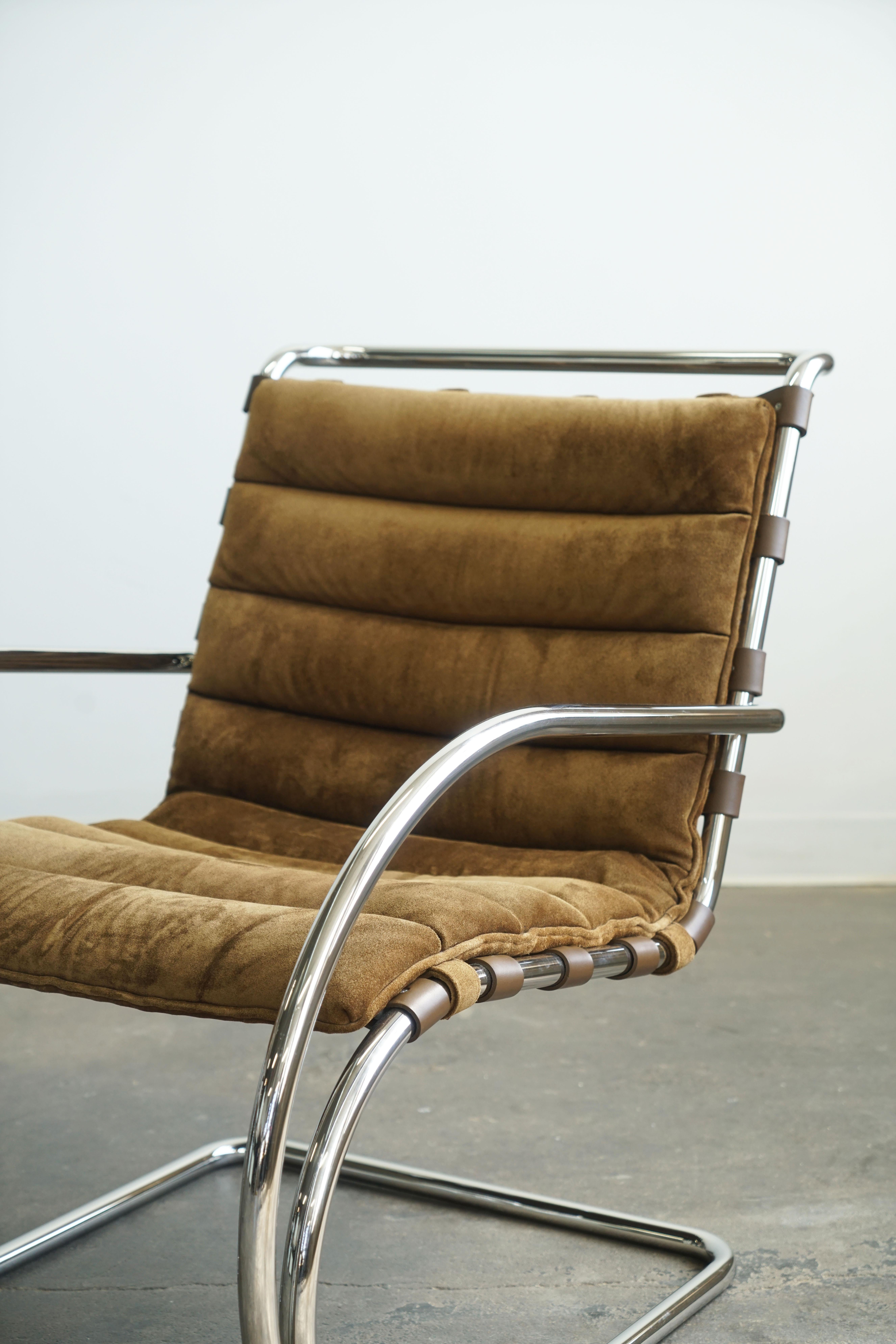 Pair of Mies Van der Rohe MR Lounge Chairs with arms for Knoll, brown suede  For Sale 8