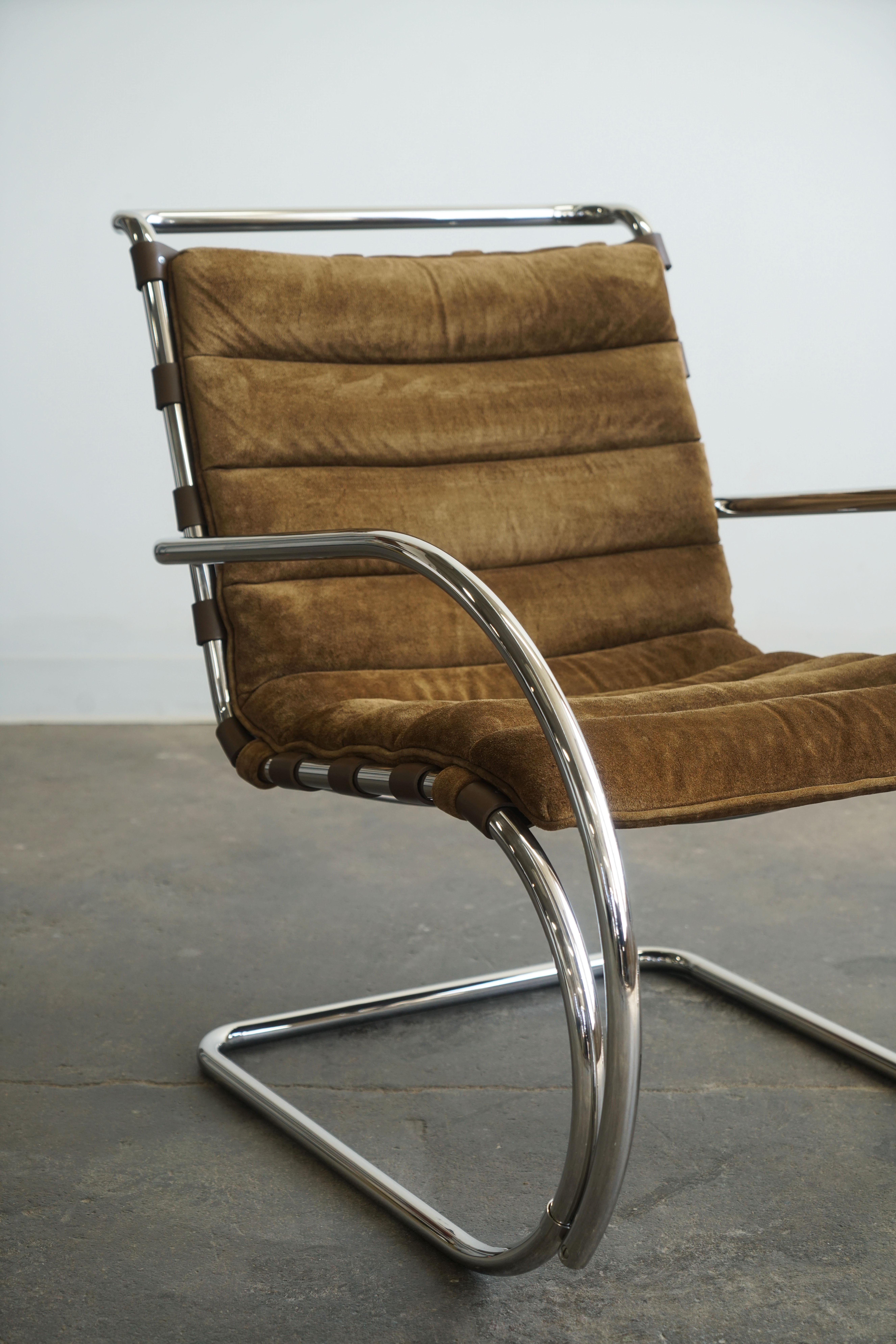 Suede Pair of Mies Van der Rohe MR Lounge Chairs with arms for Knoll, brown suede  For Sale