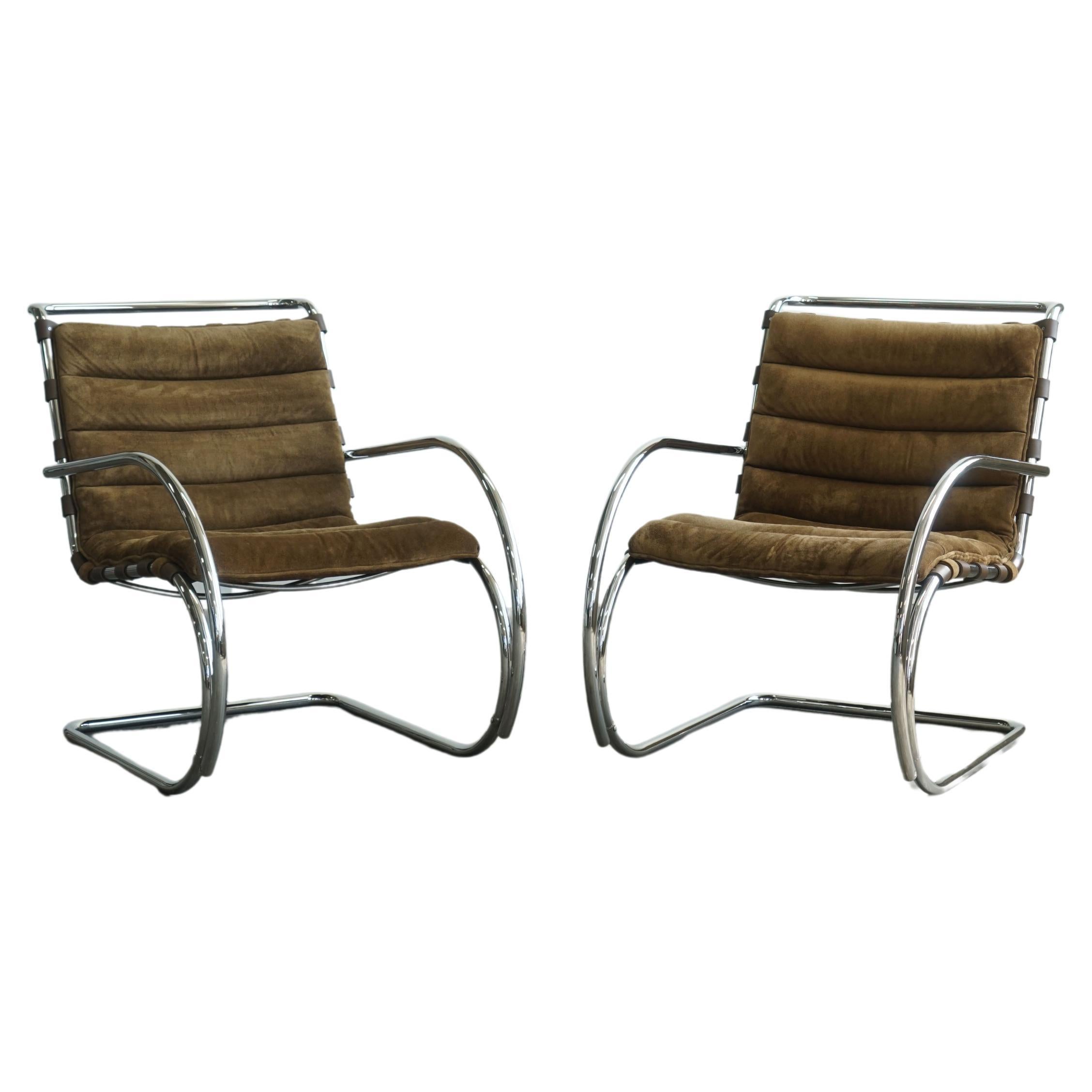 Pair of Mies Van der Rohe MR Lounge Chairs with arms for Knoll, brown suede  For Sale