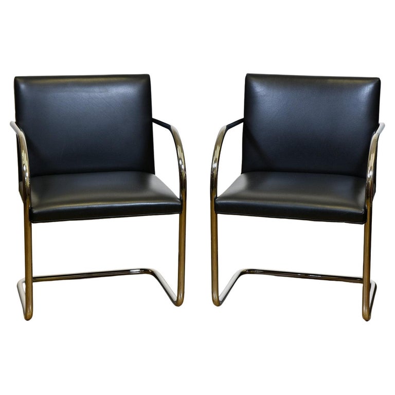 Mid-Century Modern Pair of Mies Van Der Rohe Tubular Chrome Black Leather Brno Chairs by Knoll 1980 For Sale