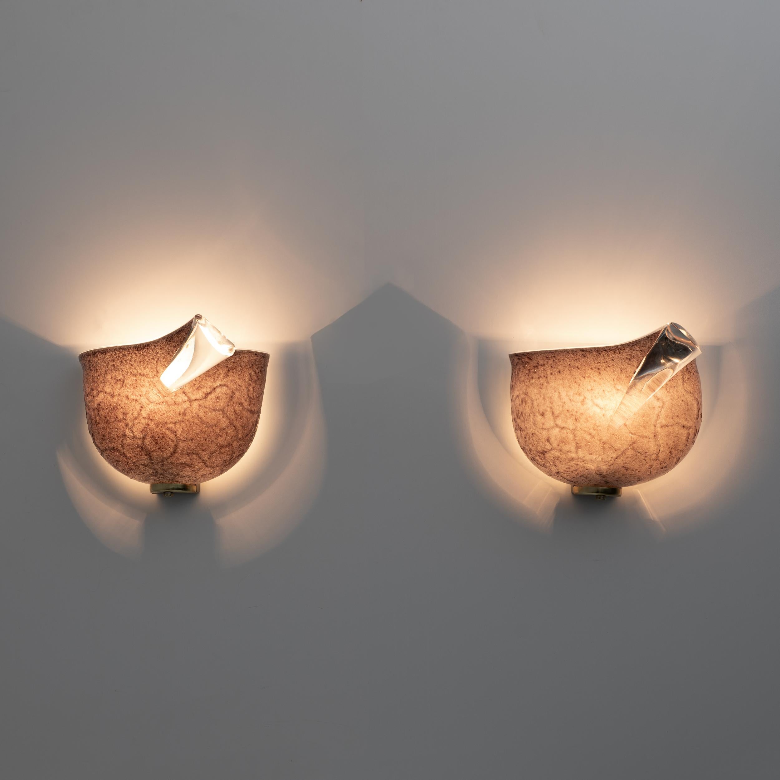 Set of 2 Murano glass wall lamps produced by Zonca Voghera, the Murano glass lampshade was designed by Mila Schon in the 80s for a fashion show. The lamps have a metal plate for wall mounting of 15 x 7 cm, the plate can be recessed. Each lamp has