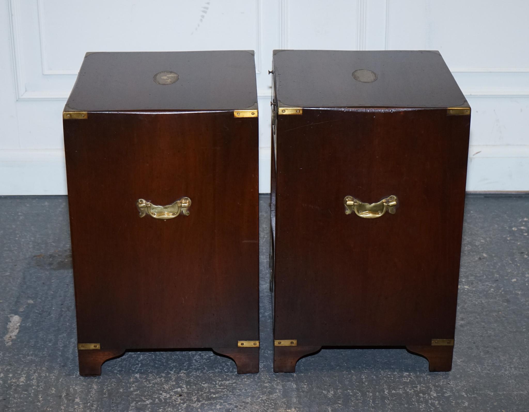 PAIR OF MILITARY CAMPAIGN BEVAN FUNELL BEDSIDE TABLES NiGHTSTANDS TWO DRAWERS For Sale 4