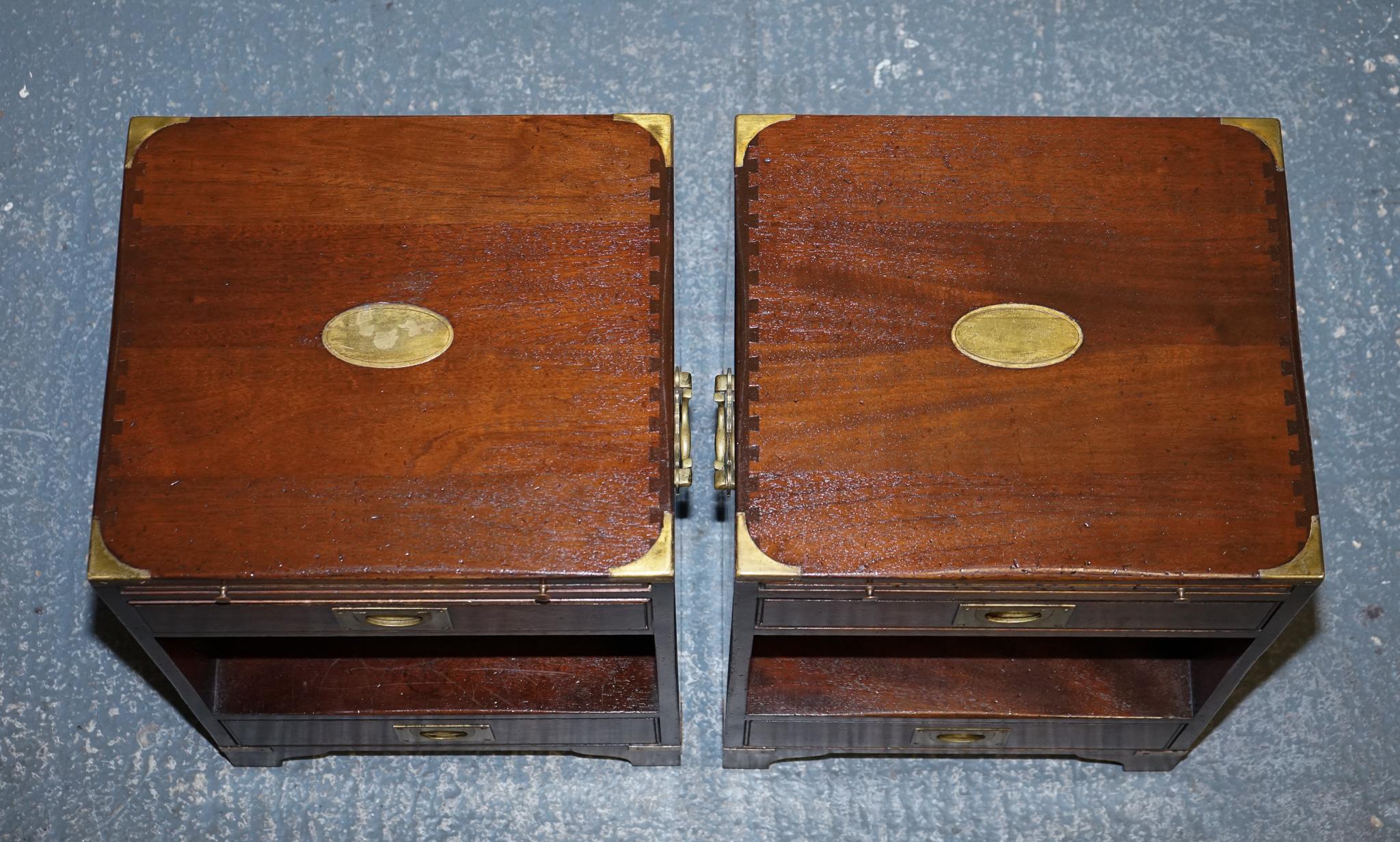 PAIR OF MILITARY CAMPAIGN BEVAN FUNELL BEDSIDE TABLES NiGHTSTANDS TWO DRAWERS For Sale 6