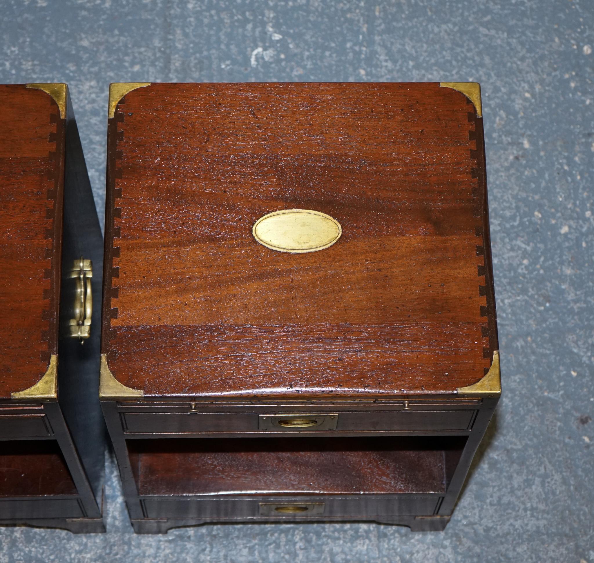 PAIR OF MILITARY CAMPAIGN BEVAN FUNELL BEDSIDE TABLES NiGHTSTANDS TWO DRAWERS For Sale 8
