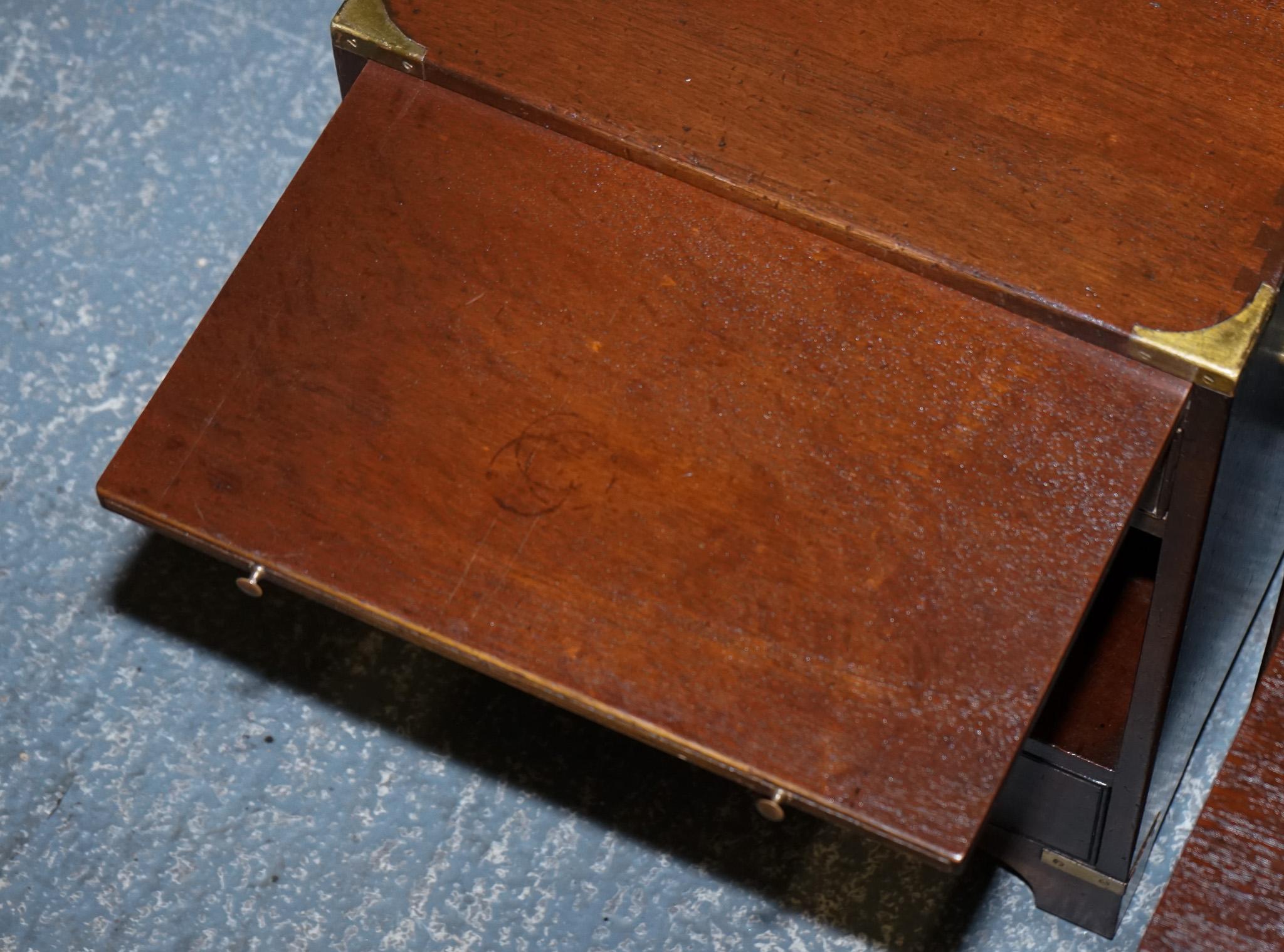 PAIR OF MILITARY CAMPAIGN BEVAN FUNELL BEDSIDE TABLES NiGHTSTANDS TWO DRAWERS For Sale 9