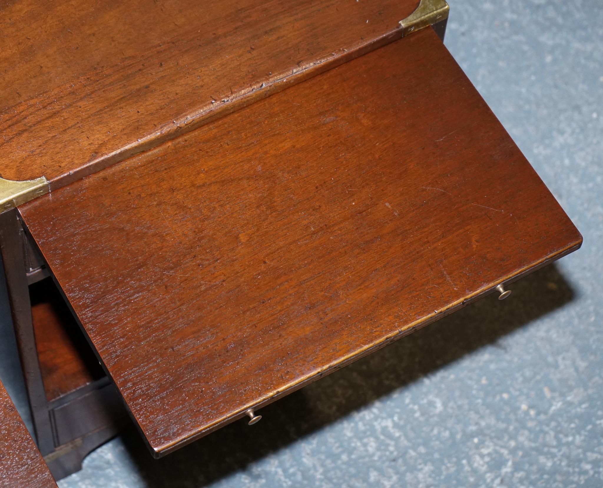 PAIR OF MILITARY CAMPAIGN BEVAN FUNELL BEDSIDE TABLES NiGHTSTANDS TWO DRAWERS For Sale 10