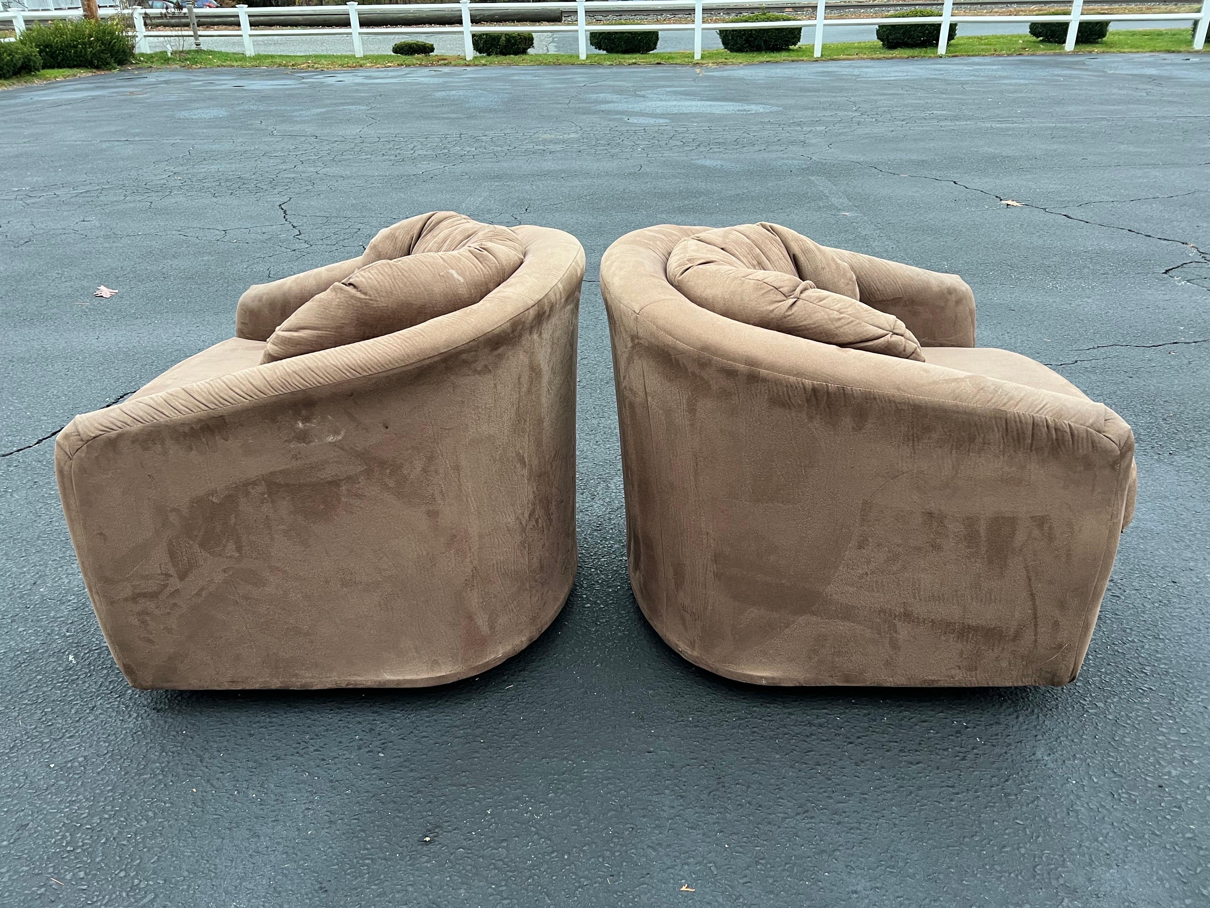 Pair of Mid Century Swivel Club Chairs For Sale 3