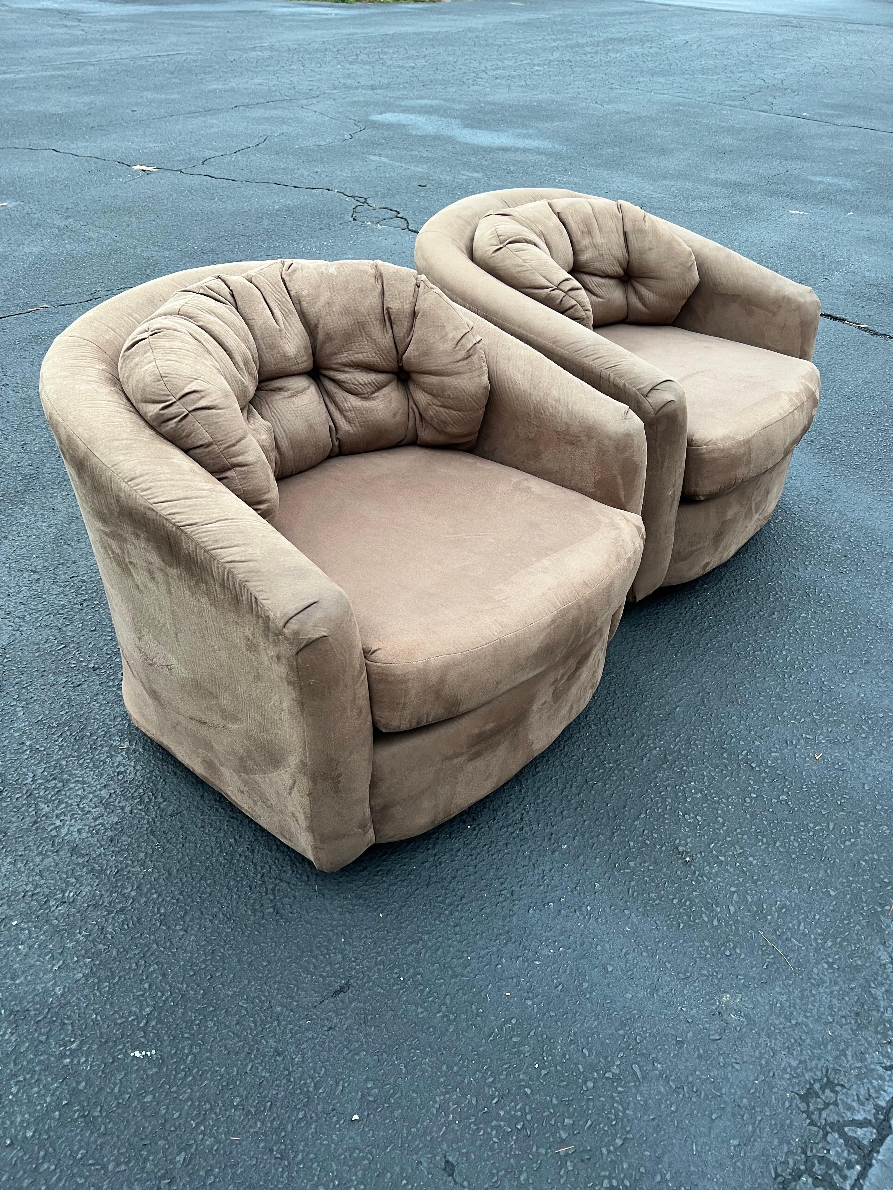 Pair of Mid Century Swivel Club Chairs For Sale 1