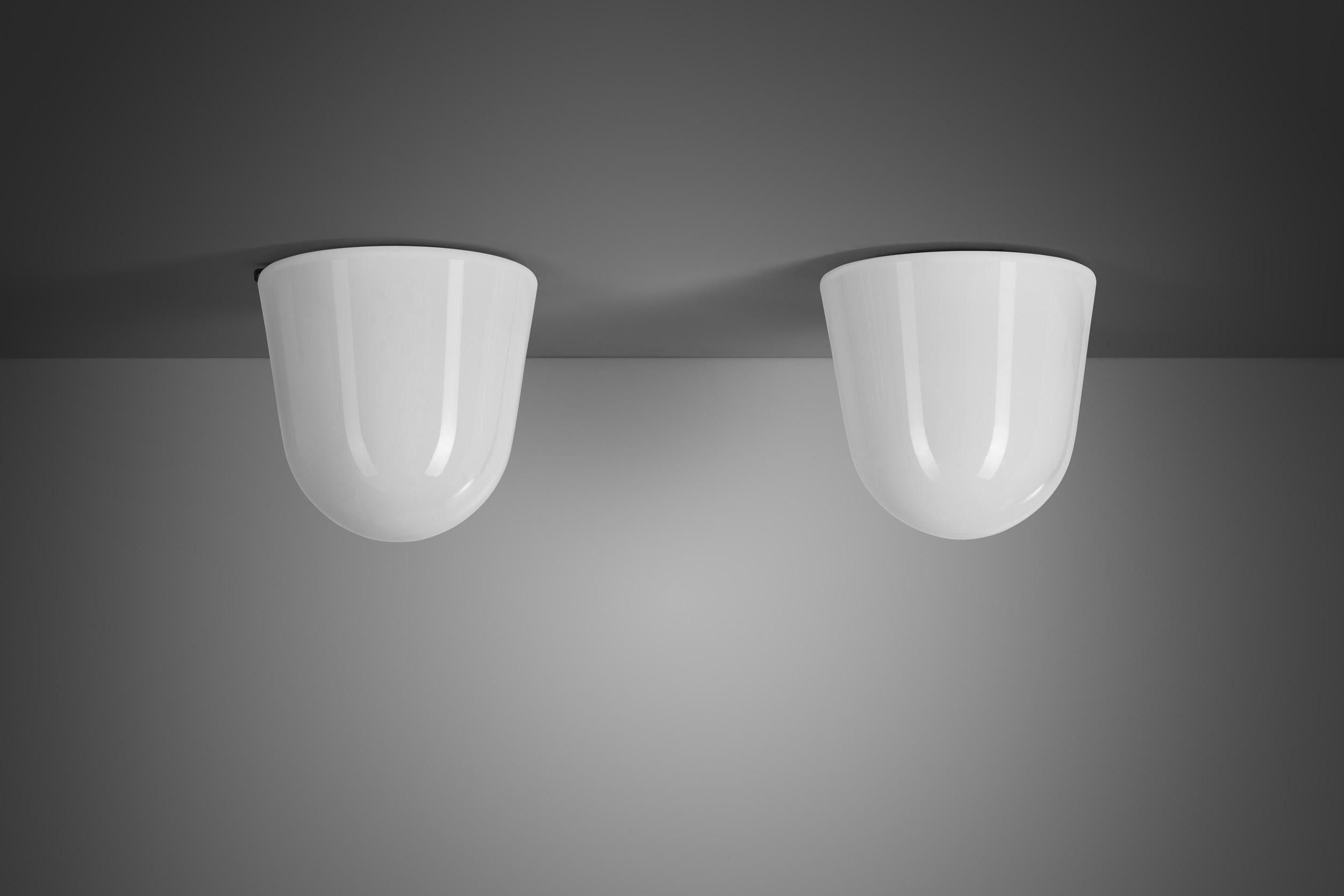 Einbaubeleuchtung aus Milchglas von ASEA, Schweden, Mitte des 20. Jahrhunderts, Paar (Skandinavische Moderne) im Angebot